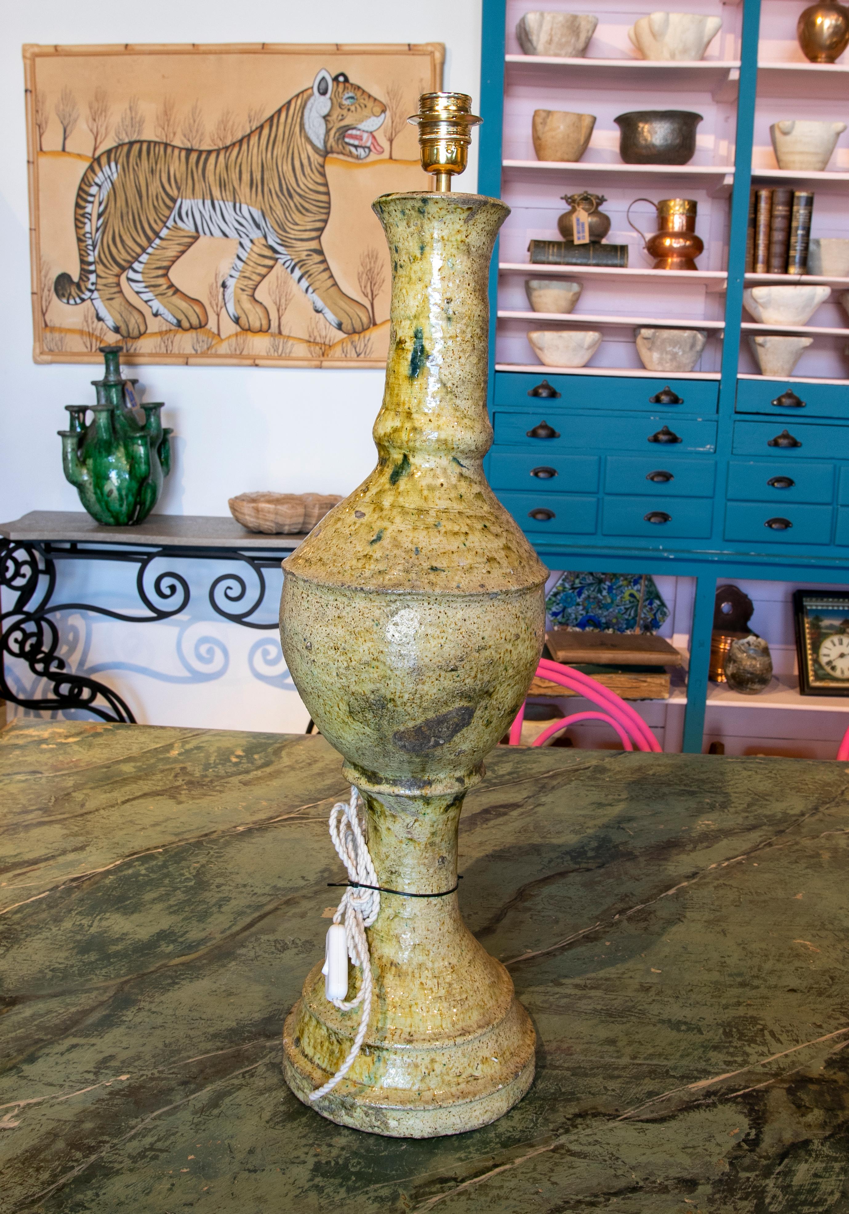 1990s Pale Laurel Green Glazed Ceramic Table Lamp In Excellent Condition In Marbella, ES