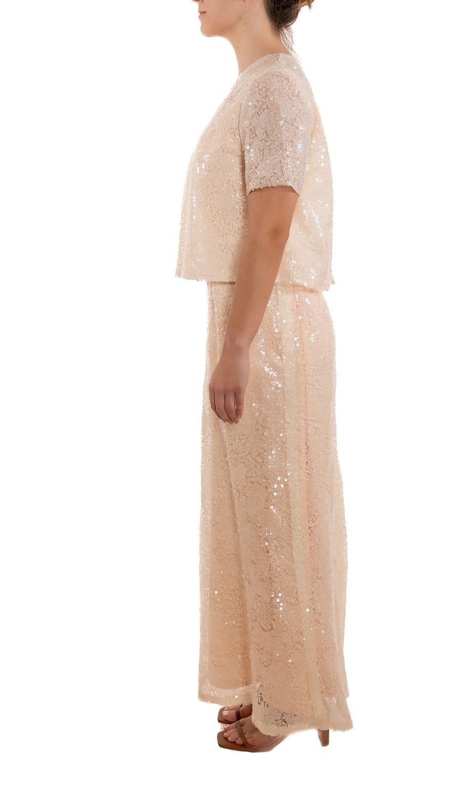 Orange 1990S Robe à doublure en soie et dentelle pailletée rose pêche pastel en vente
