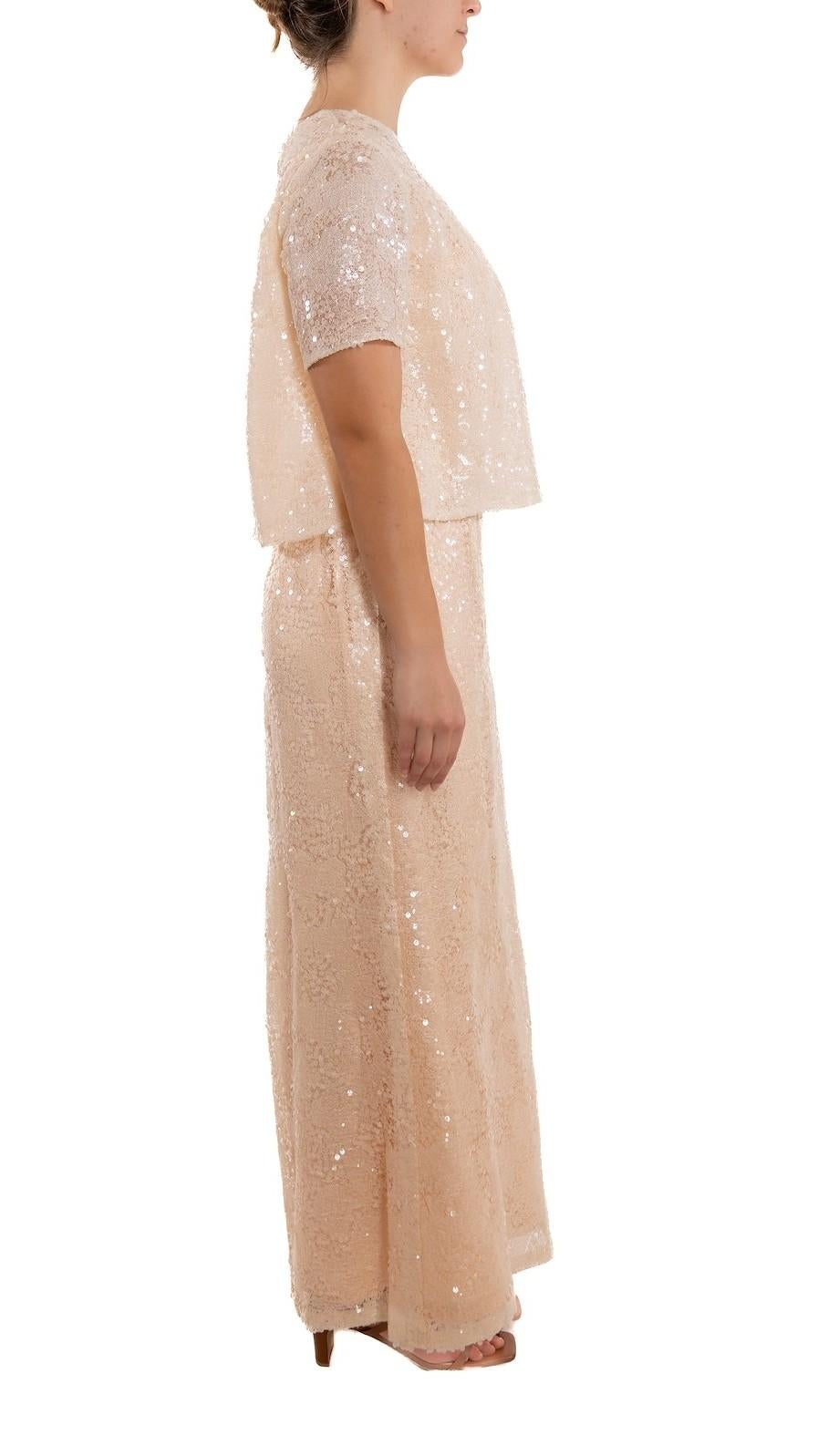 1990S Robe à doublure en soie et dentelle pailletée rose pêche pastel Pour femmes en vente