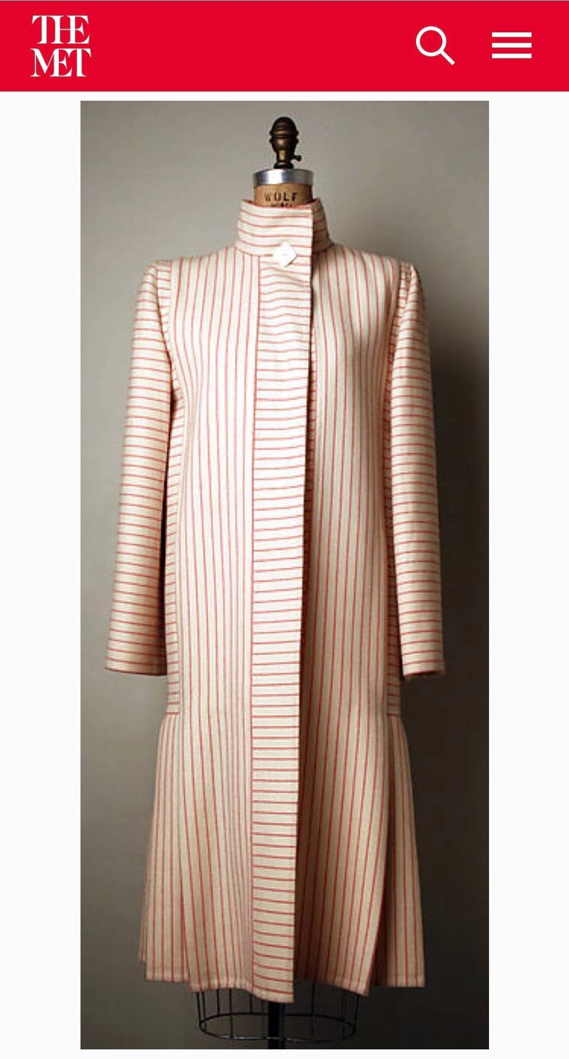 1990s Pauline Trigere creme and Navy Striped Wool Twill Coat Skirt Suit For Sale 2