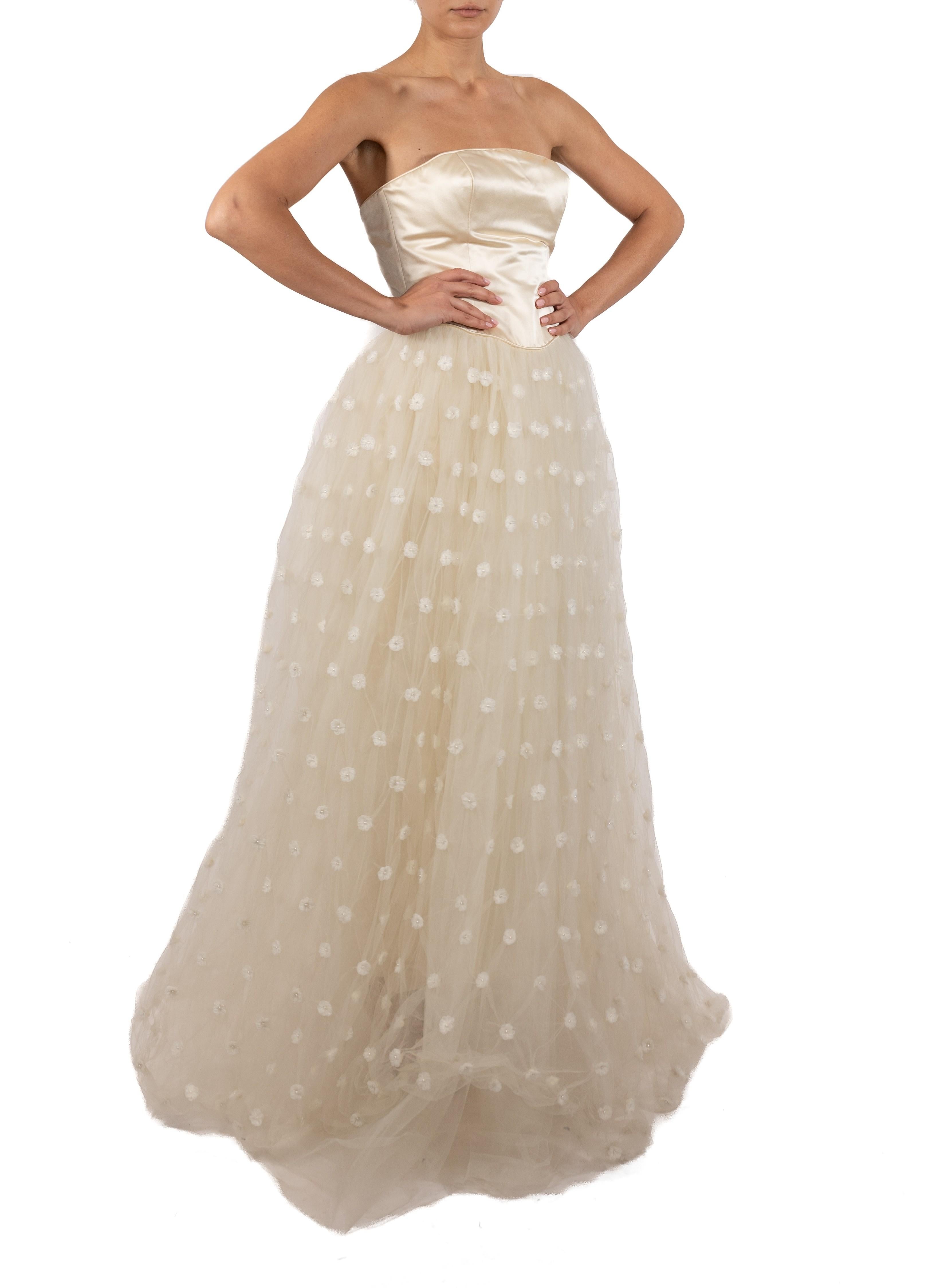 1990S Pearl White Strapless Silk Duchess Satin Gown With Floral Covered Tulle S For Sale 3