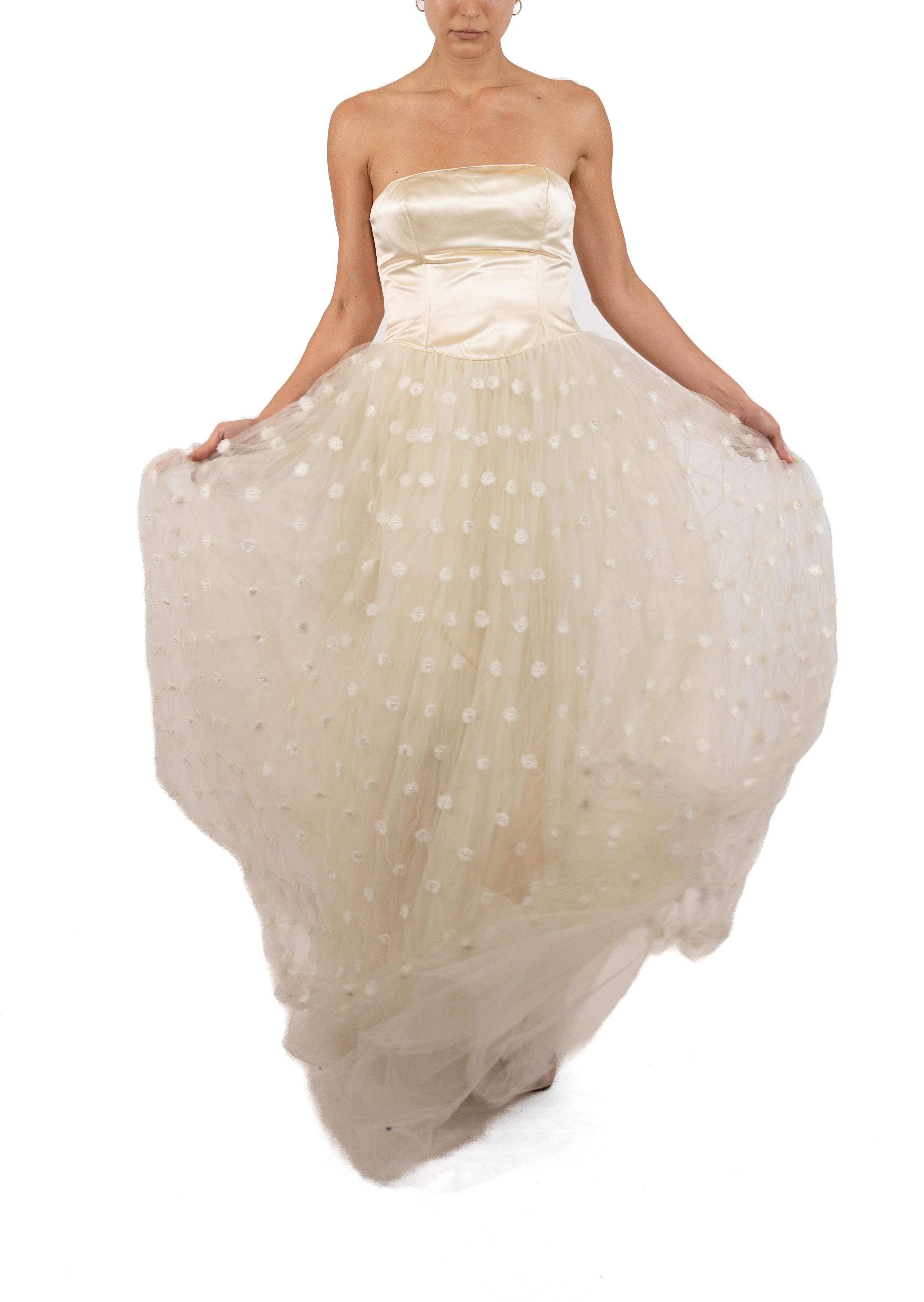 1990S Pearl White Strapless Silk Duchess Satin Gown With Floral Covered Tulle S For Sale 4
