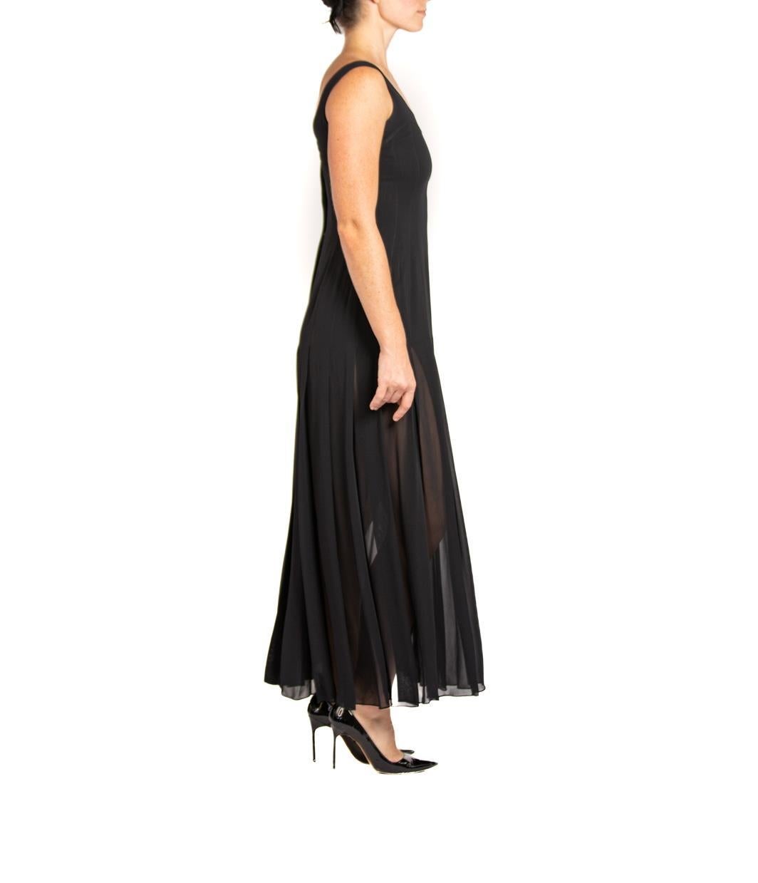 1990er PERRY ELLIS Schwarzes plissiertes Kleid aus Viskosemischung und Krepp in Chiffon mit Knöpfen im Angebot 1