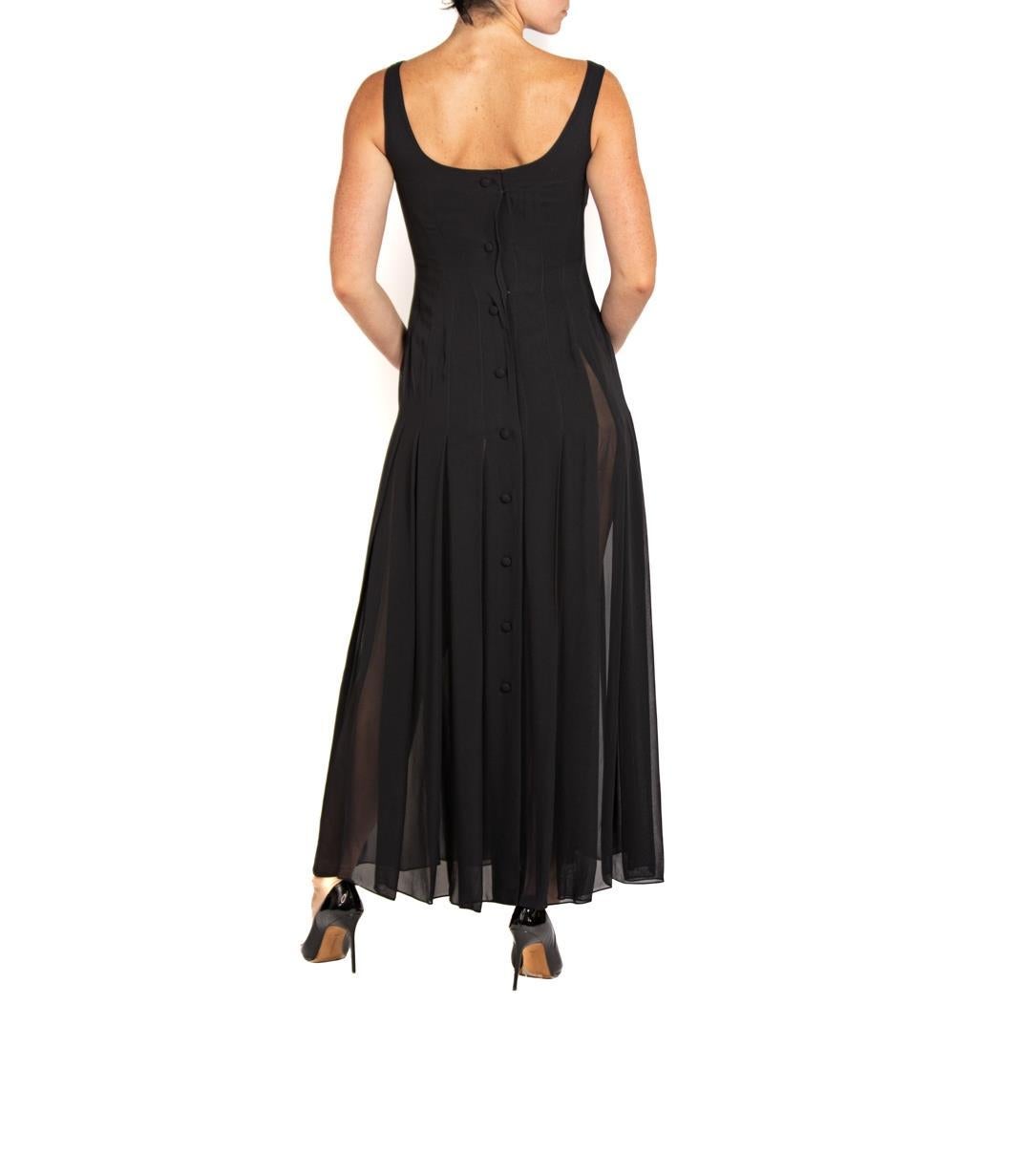 1990er PERRY ELLIS Schwarzes plissiertes Kleid aus Viskosemischung und Krepp in Chiffon mit Knöpfen im Angebot 5