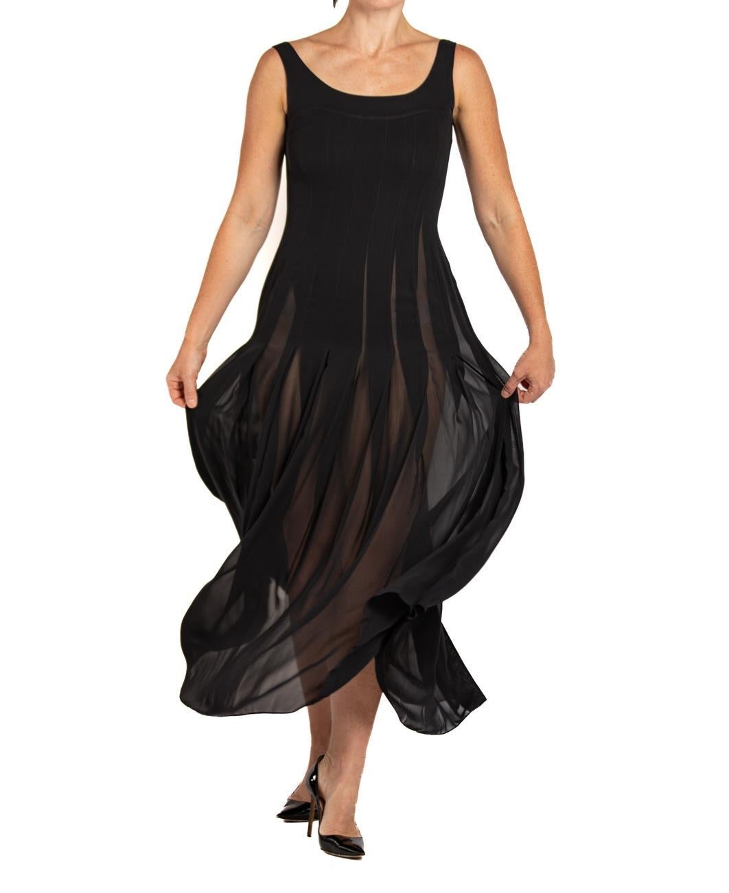 1990er PERRY ELLIS Schwarzes plissiertes Kleid aus Viskosemischung und Krepp in Chiffon mit Knöpfen im Angebot 6