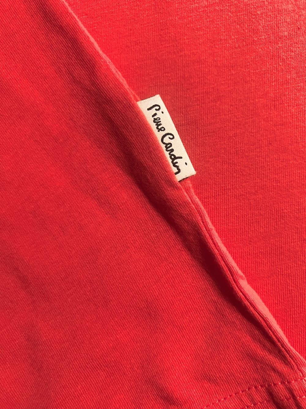 Rosso Gilet anni '90 Pierre Cardin con stampa rossa, top sportivo e casual in vendita