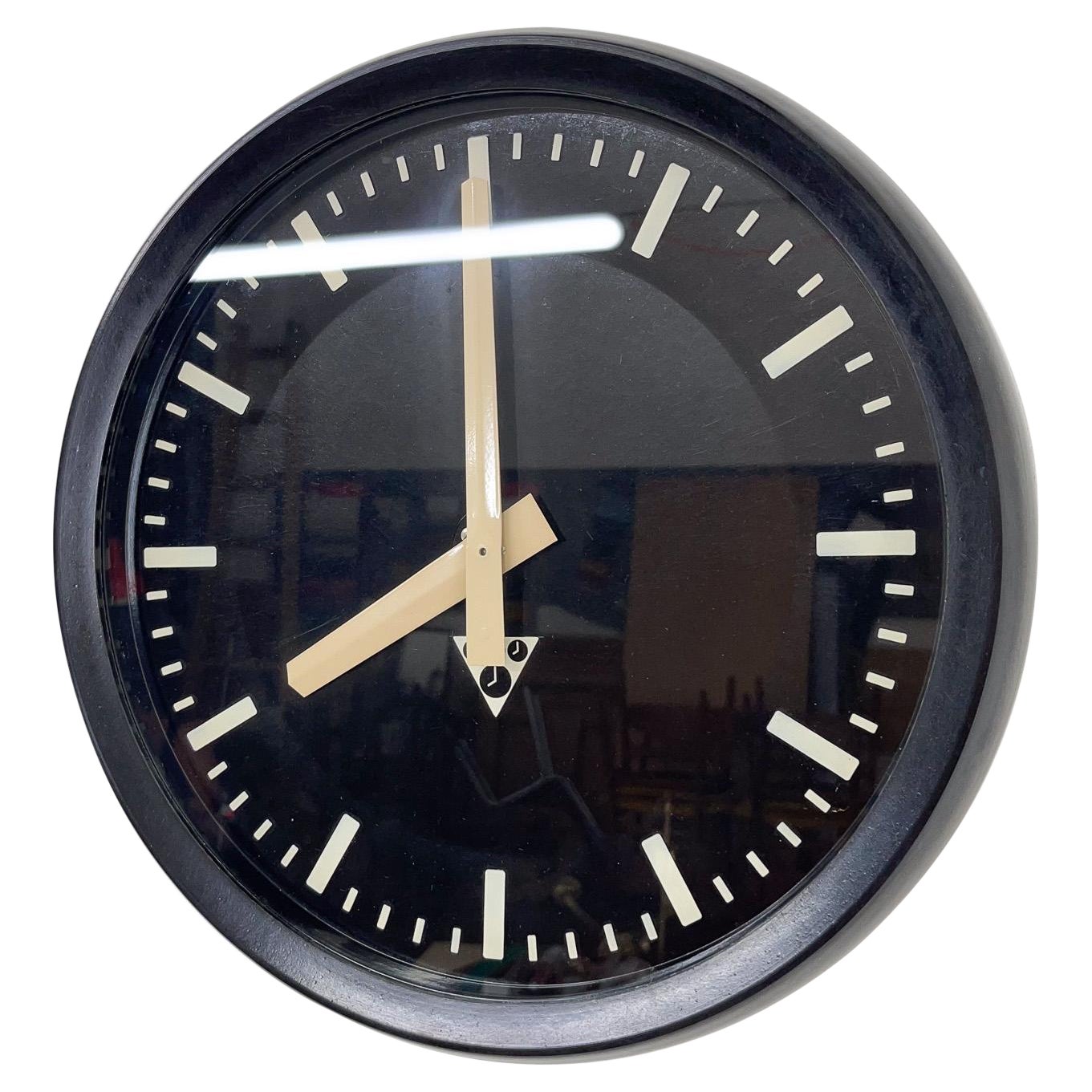 Orologio da parete in plastica e vetro degli anni '90 di Pragotron, Cecoslovacchia