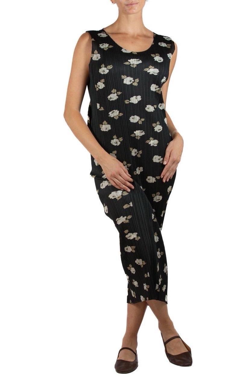 1990S PLEATS PLEASE ISSEY MIYAKE Black Floral Polyester Long Dress For Sale 2