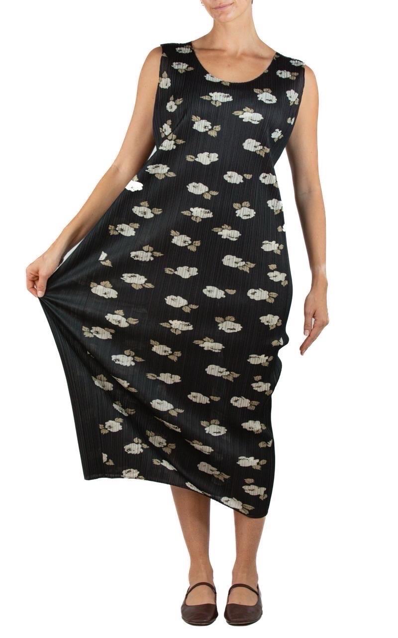 1990S PLEATS PLEASE ISSEY MIYAKE Black Floral Polyester Long Dress For Sale 5