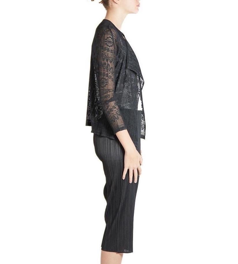 1990er Jahre PLEATS PLEASE ISSEY MIYAKE Schwarze Strickjacke aus durchsichtigem Polyester mit plissierter Spitze Damen im Angebot