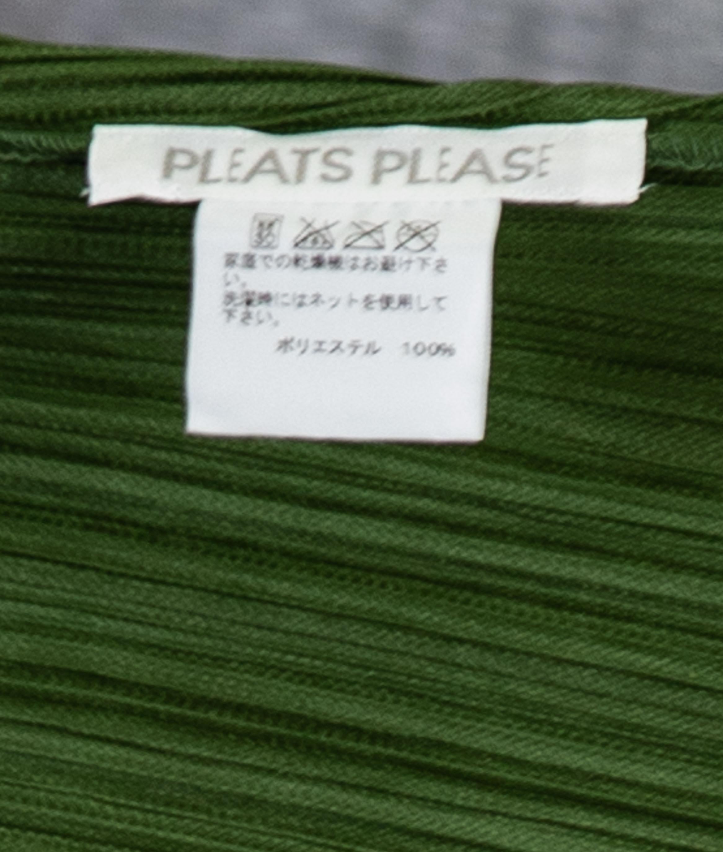 1990er Jahre PLEATS PLEASE ISSEY MIYAKE Grasgrünes plissiertes Polyesterkleid im Angebot 4