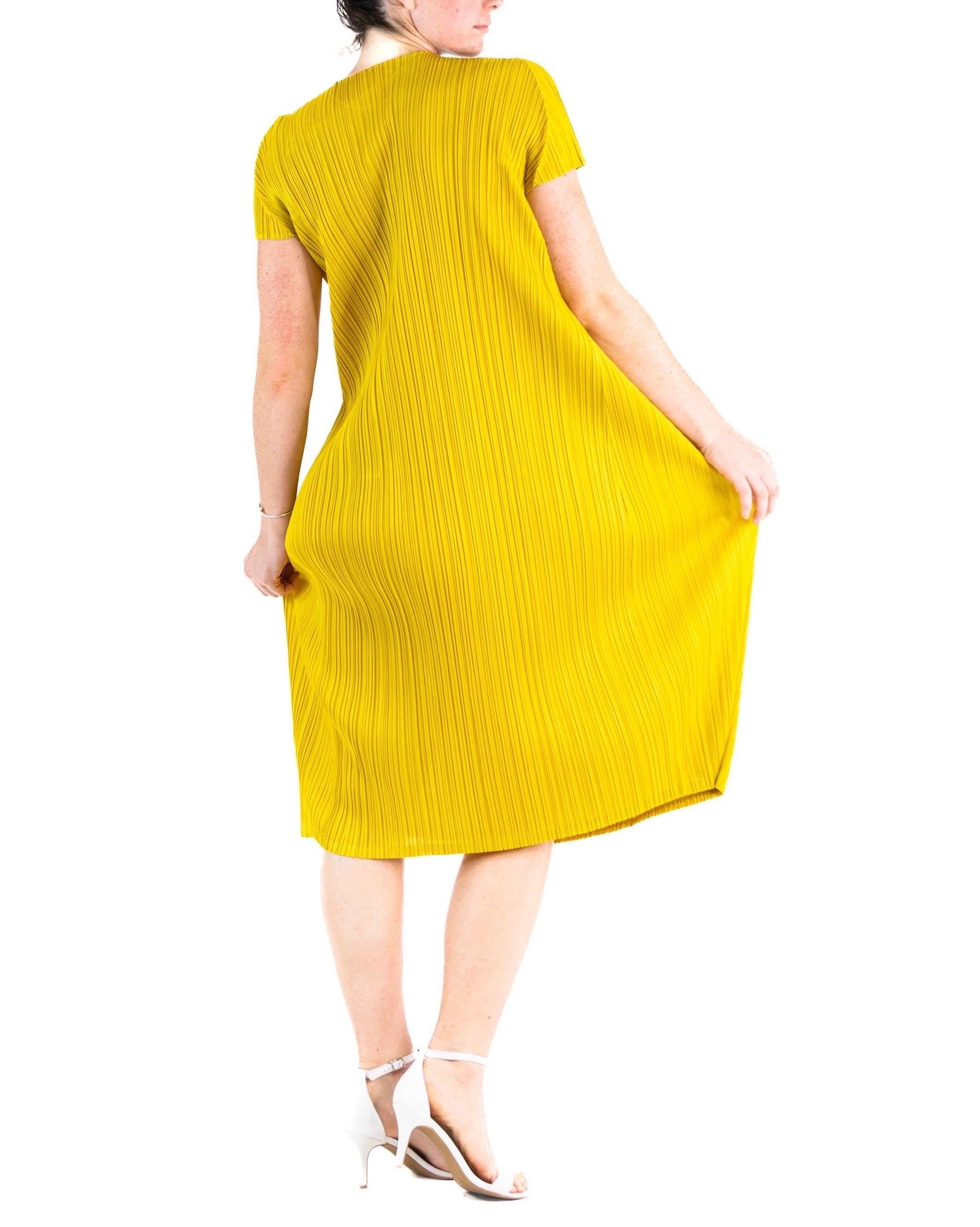 1990S PLEATS PLEASE ISSEY MIYAKE Mustard Yellow Polyester Wrap Dress For Sale 3