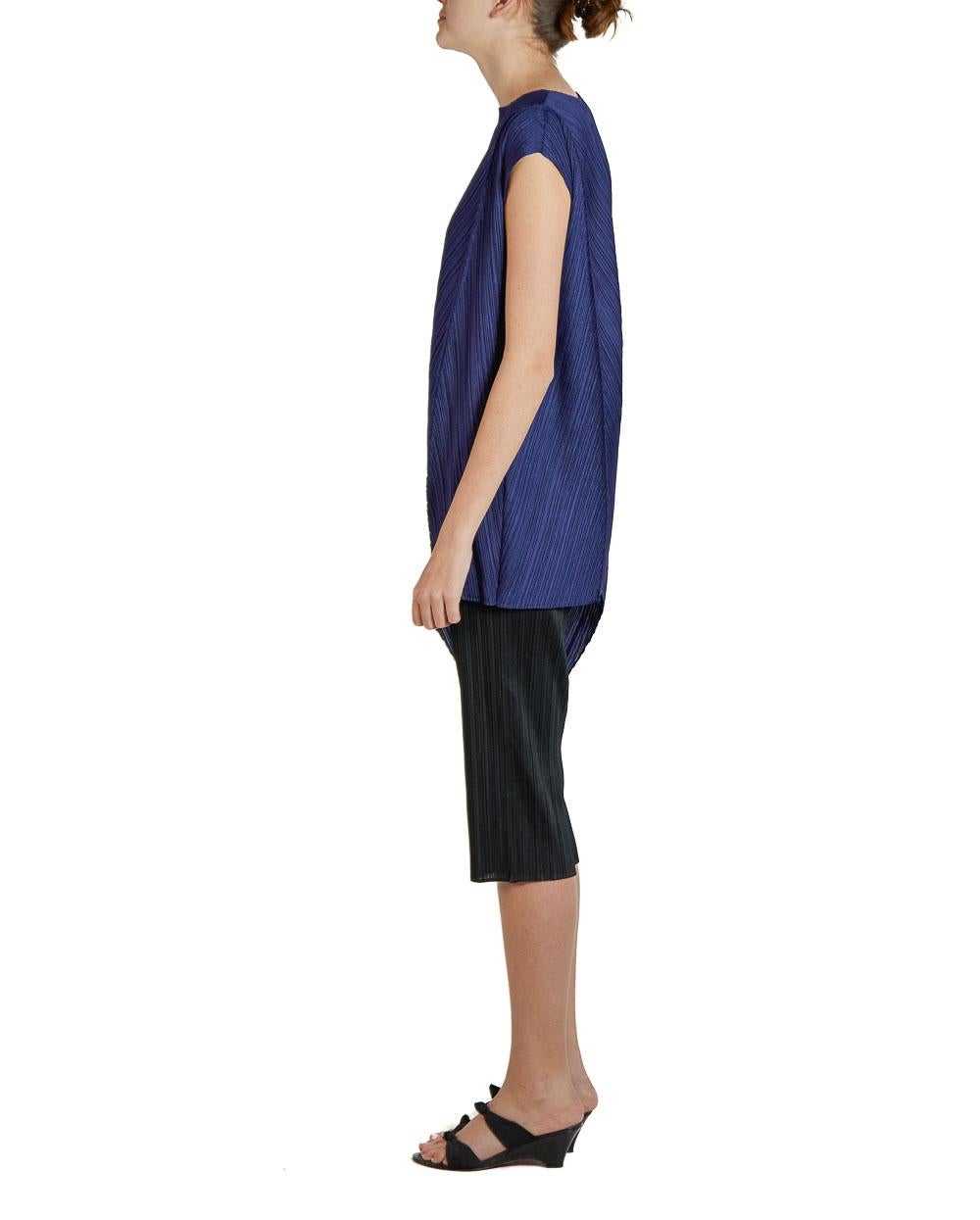1990S PLEATS PLEASE ISSEY MIYAKE Navy Blue Polyester Pleated Blouse In Excellent Condition In New York, NY