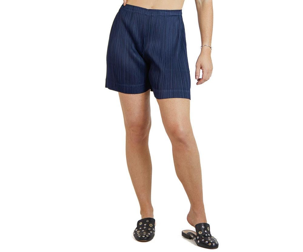 1990S PLEATS PLEASE ISSEY MIYAKE Navy Blue Polyester Pleated Shorts In Excellent Condition In New York, NY