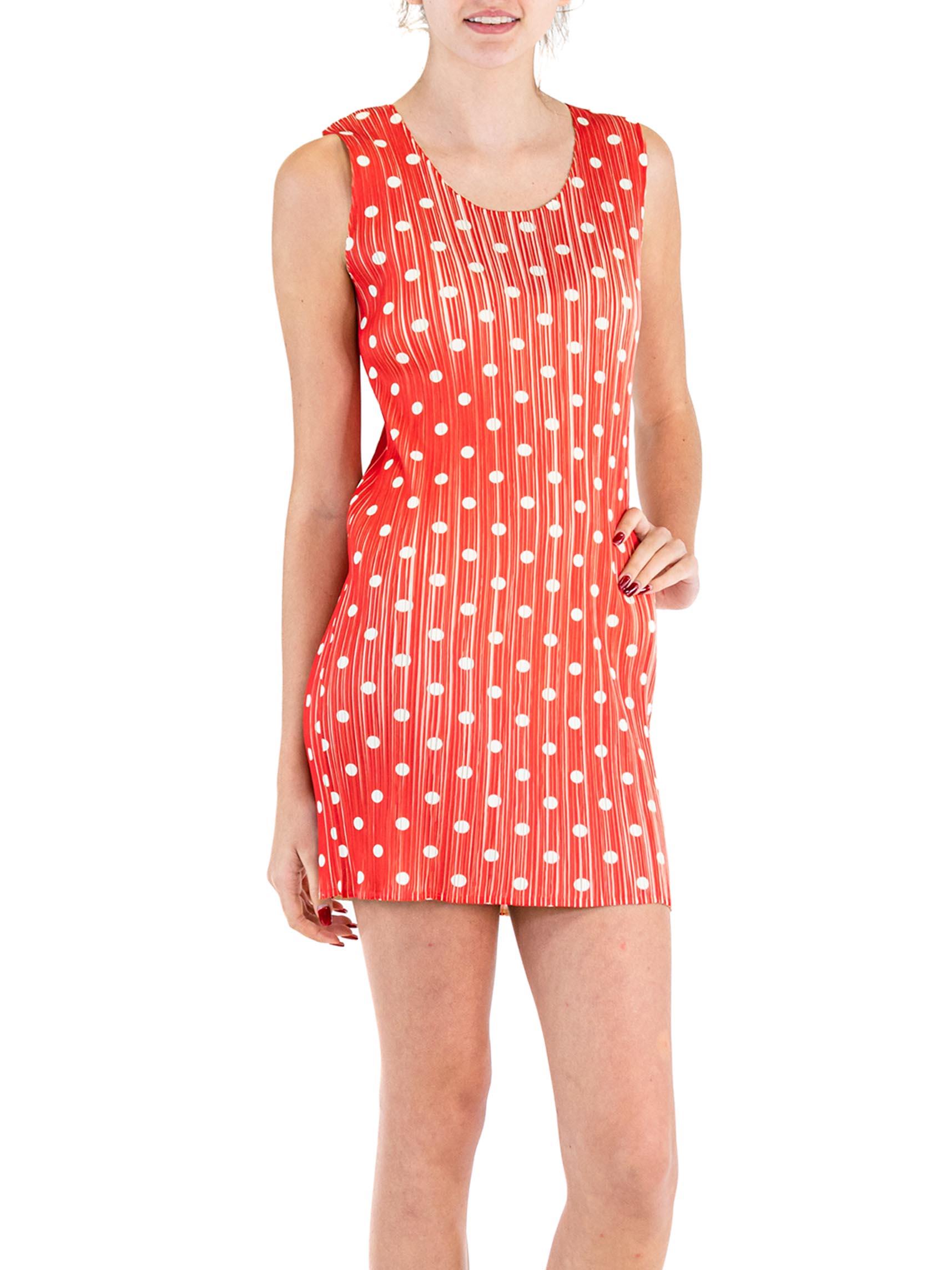 1990S PLEATS PLEASE ISSEY MIYAKE Red & White Pleated Polyester Polka Dot Dress For Sale 1