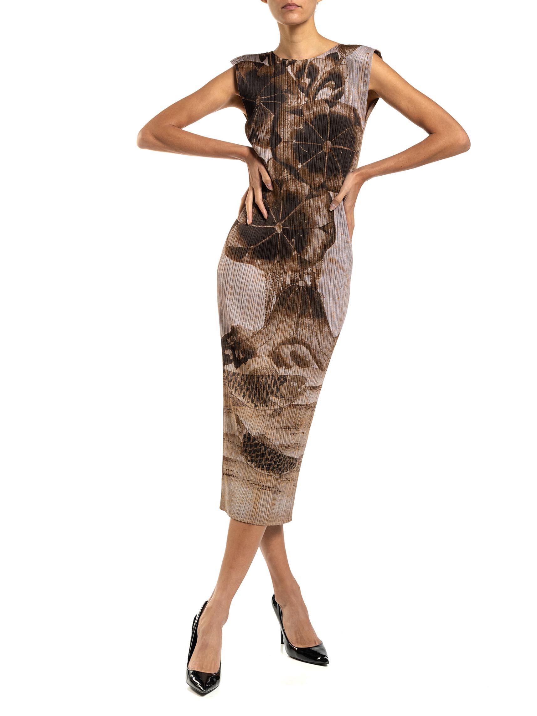 1990S PLEATS PLEASE ISSEY MIYAKE Tan Brown Polyester Japanese Scenic Print Dres For Sale 6