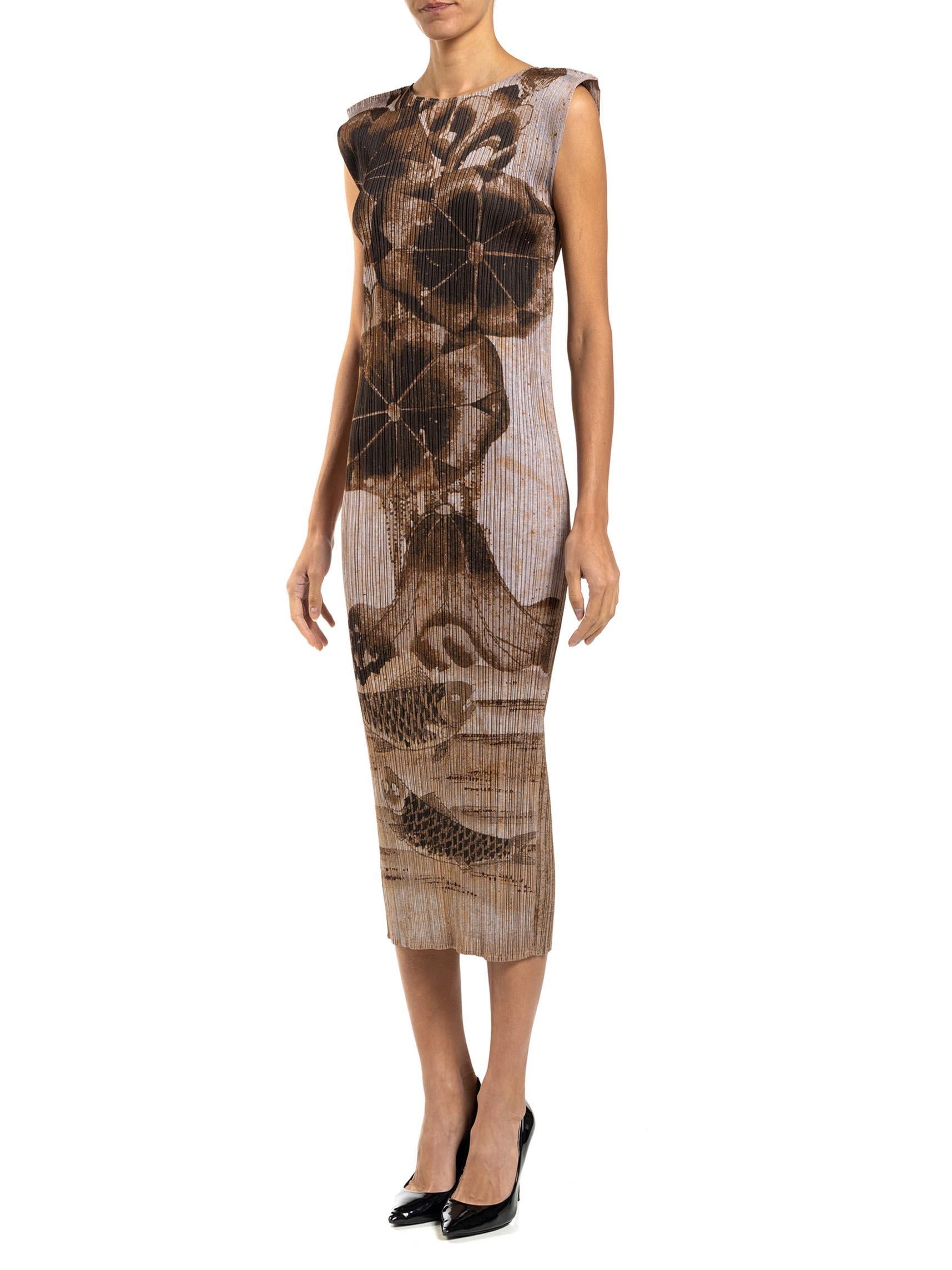 1990S PLEATS PLEASE ISSEY MIYAKE Tan Brown Polyester Japanese Scenic Print Dres For Sale 1