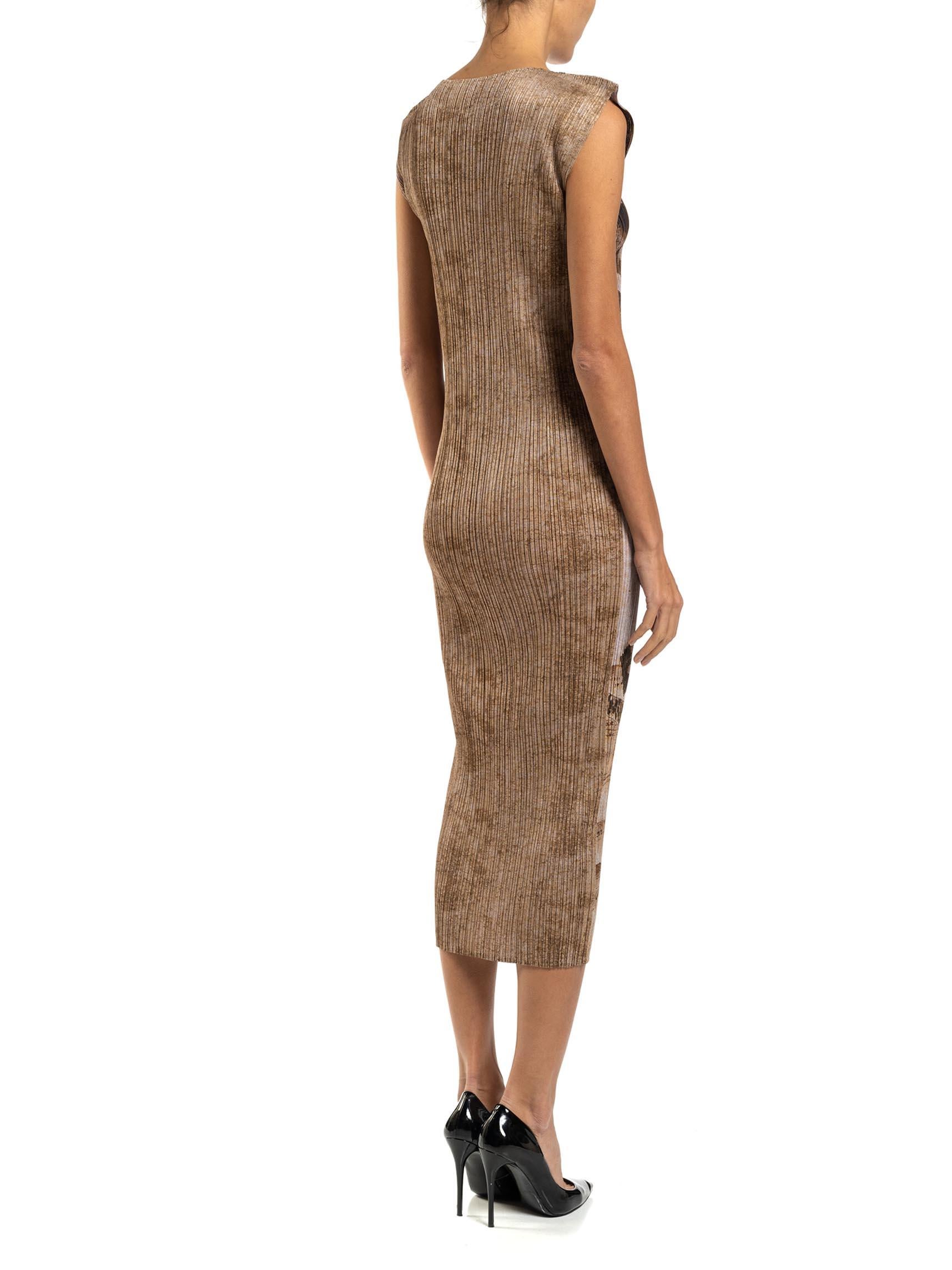 1990S PLEATS PLEASE ISSEY MIYAKE Tan Brown Polyester Japanese Scenic Print Dres For Sale 2