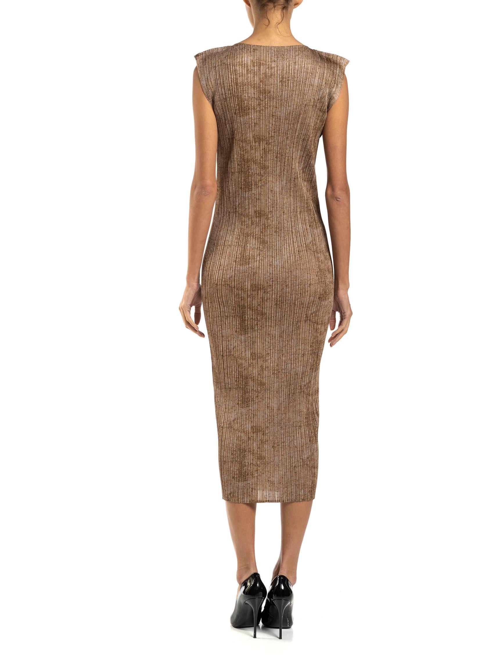 1990S PLEATS PLEASE ISSEY MIYAKE Tan Brown Polyester Japanese Scenic Print Dres For Sale 3