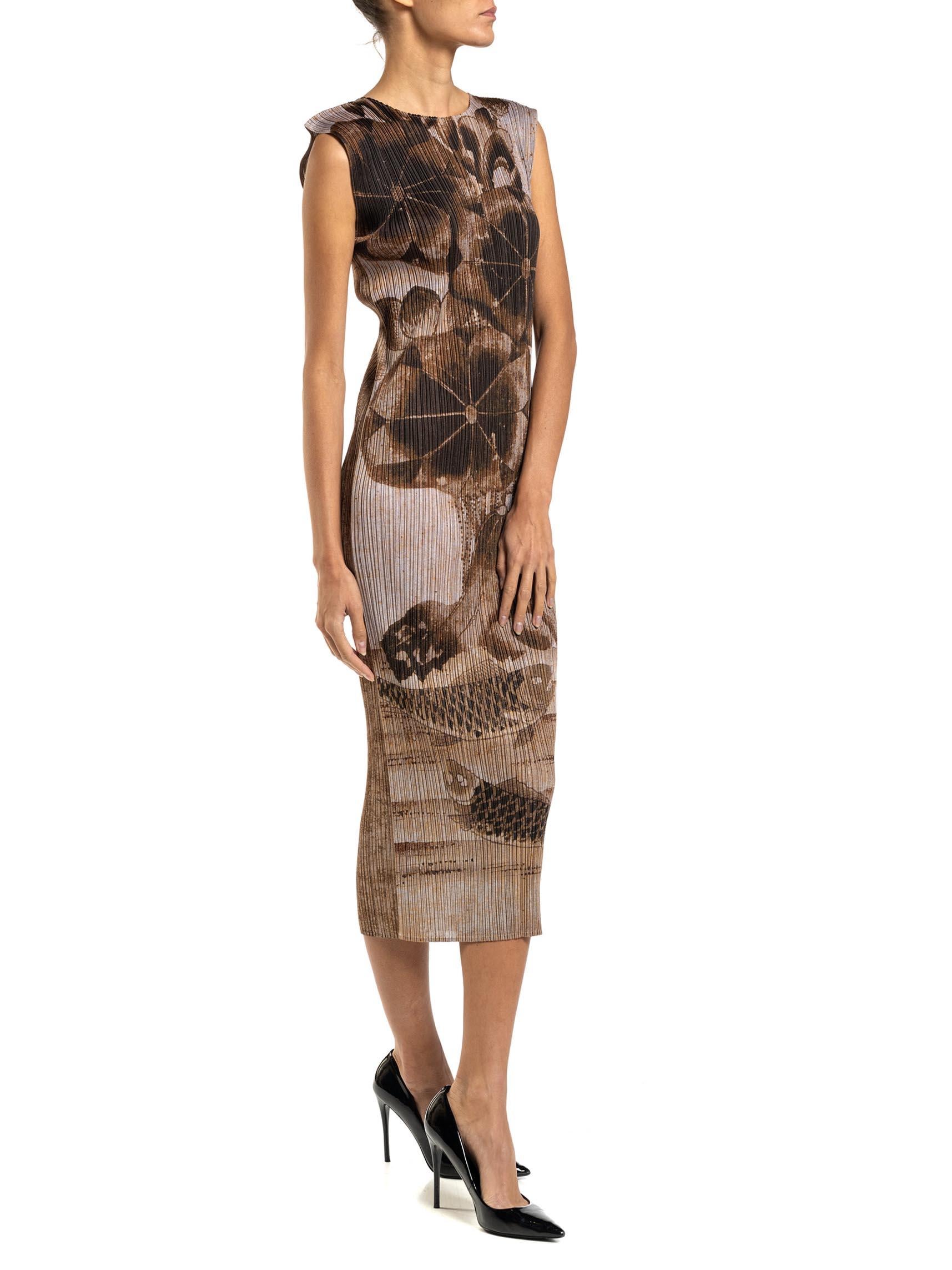 1990S PLEATS PLEASE ISSEY MIYAKE Tan Brown Polyester Japanese Scenic Print Dres For Sale 4