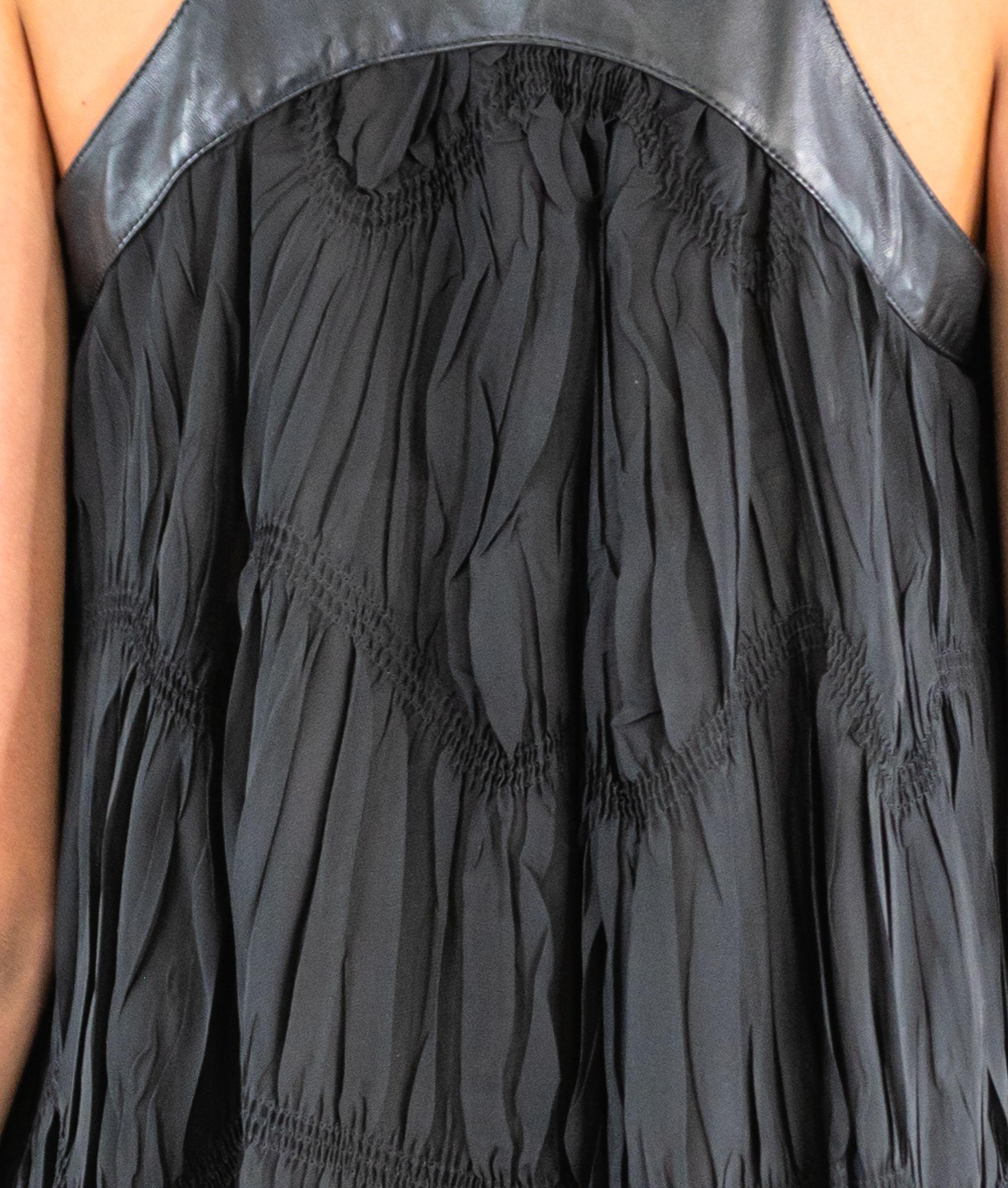 1990S PLEIN SUD Chiffon noir plissé en polyester  Robe babydoll en cuir en vente 3