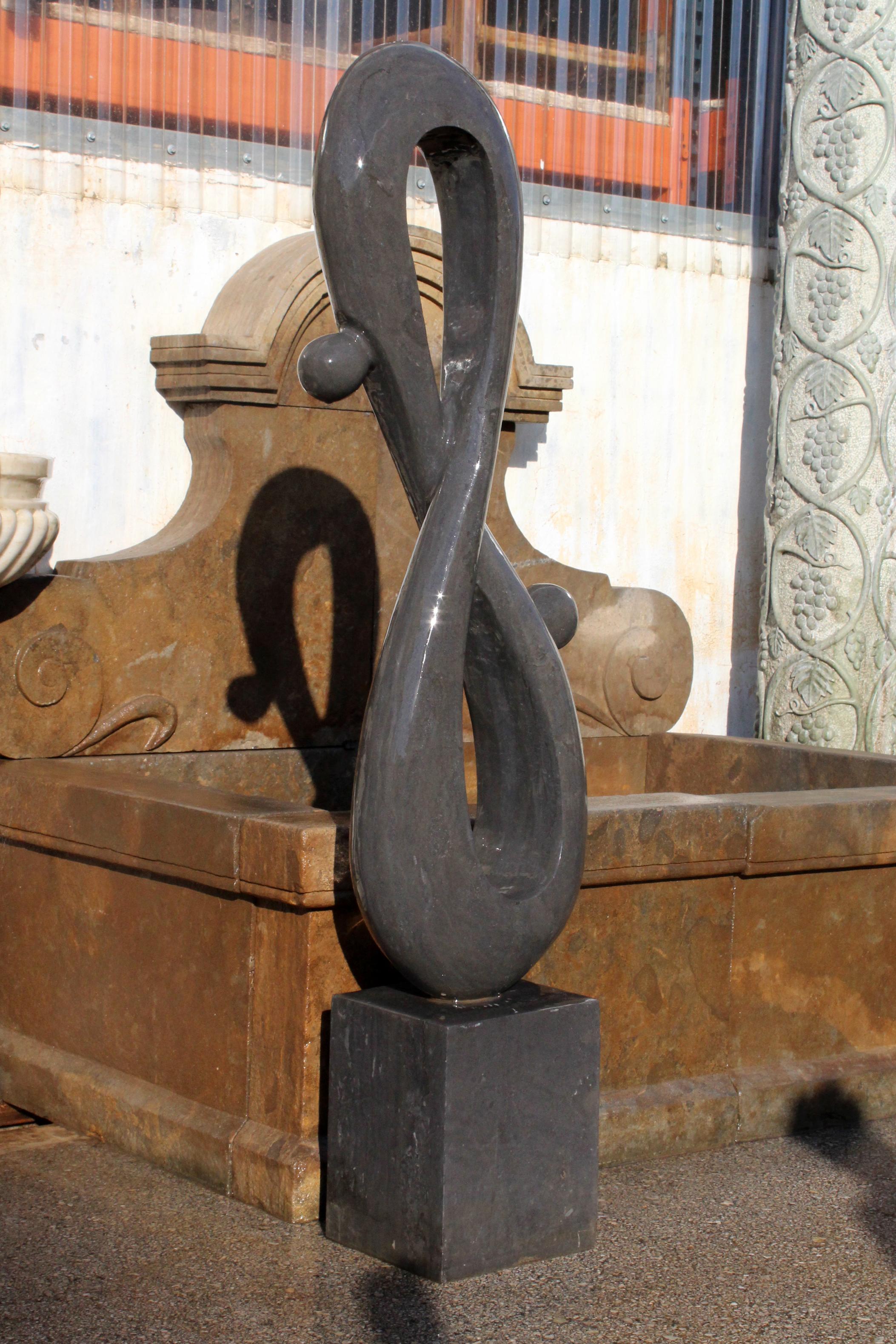 1990er Jahre Polierte moderne abstrakte Skulptur aus handgeschnitztem schwarzem belgischem Marmor (Handgeschnitzt) im Angebot