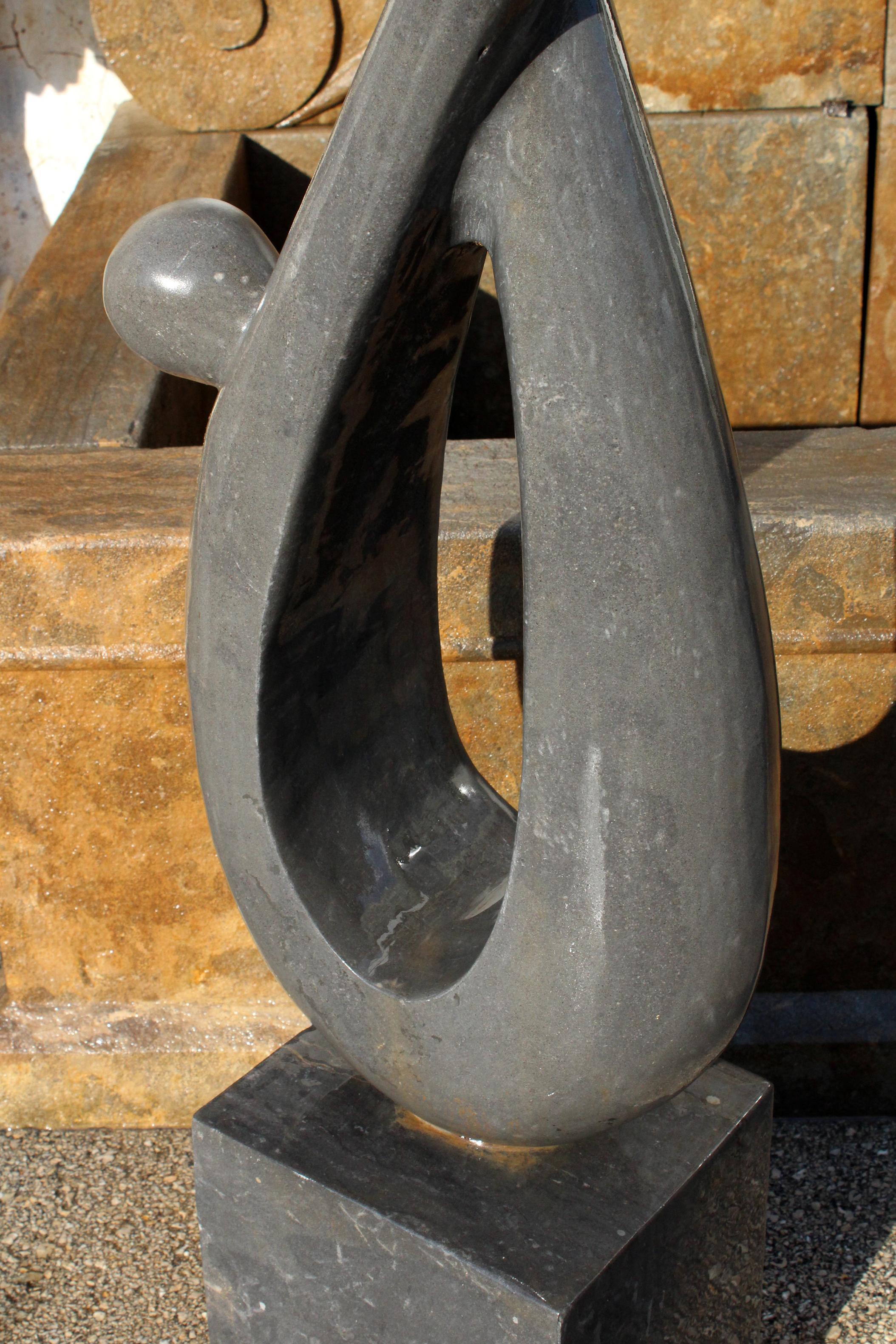 1990er Jahre Polierte moderne abstrakte Skulptur aus handgeschnitztem schwarzem belgischem Marmor im Angebot 1