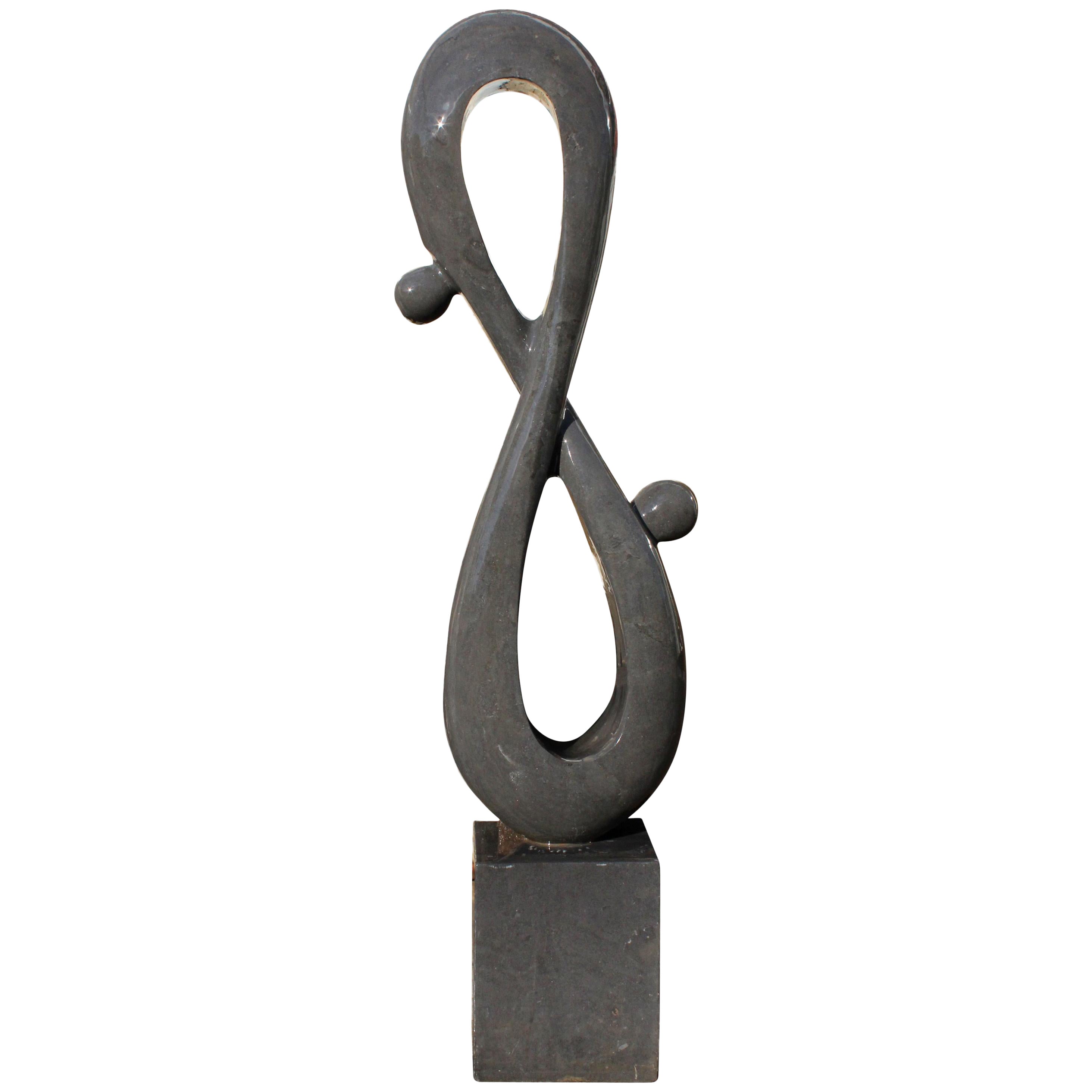 Scultura astratta moderna lucidata degli anni '90 in marmo nero belga intagliato a mano
