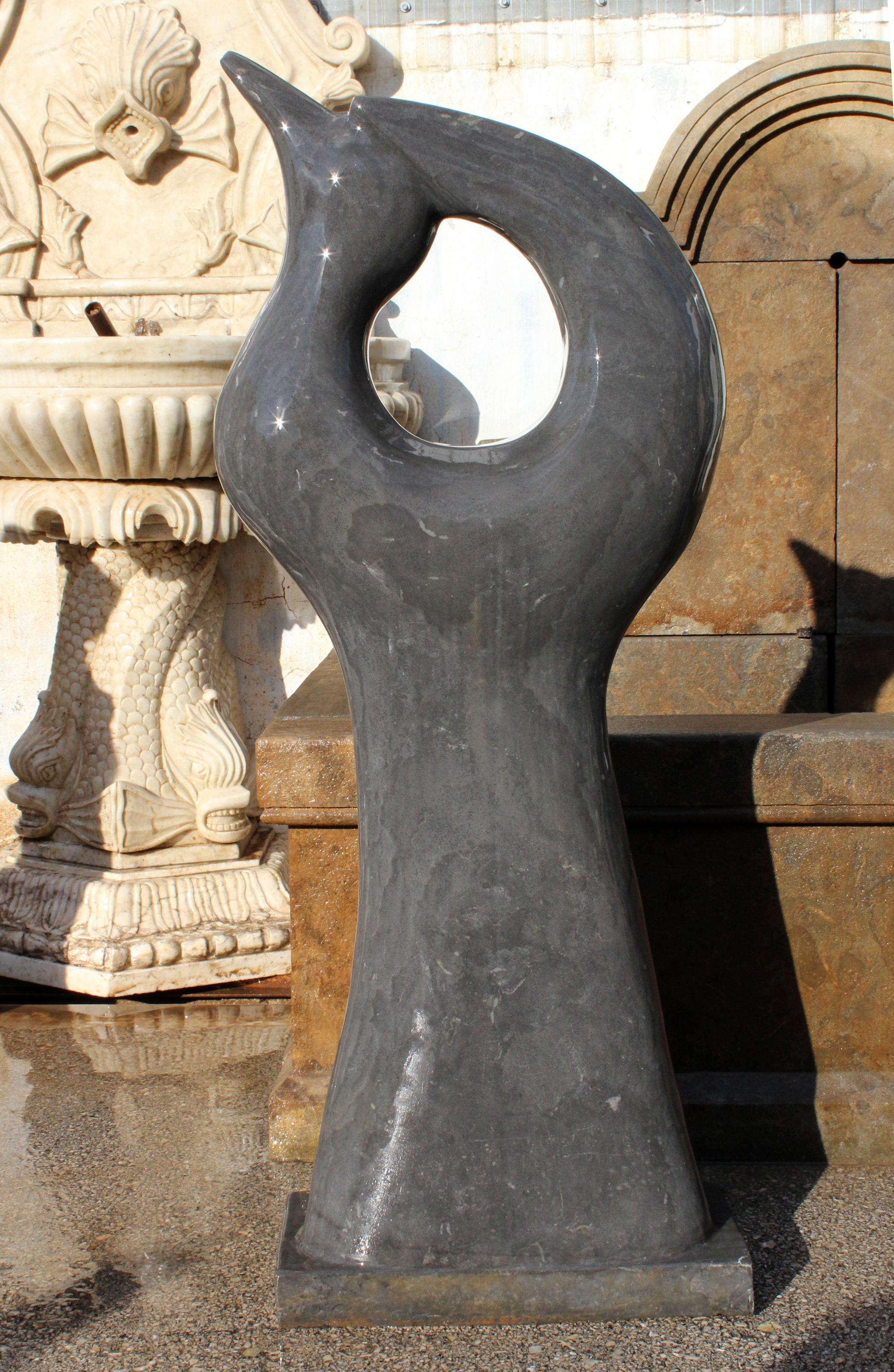 Scultura astratta moderna e lucida degli anni '90 raffigurante una colomba in marmo nero belga in vendita 1