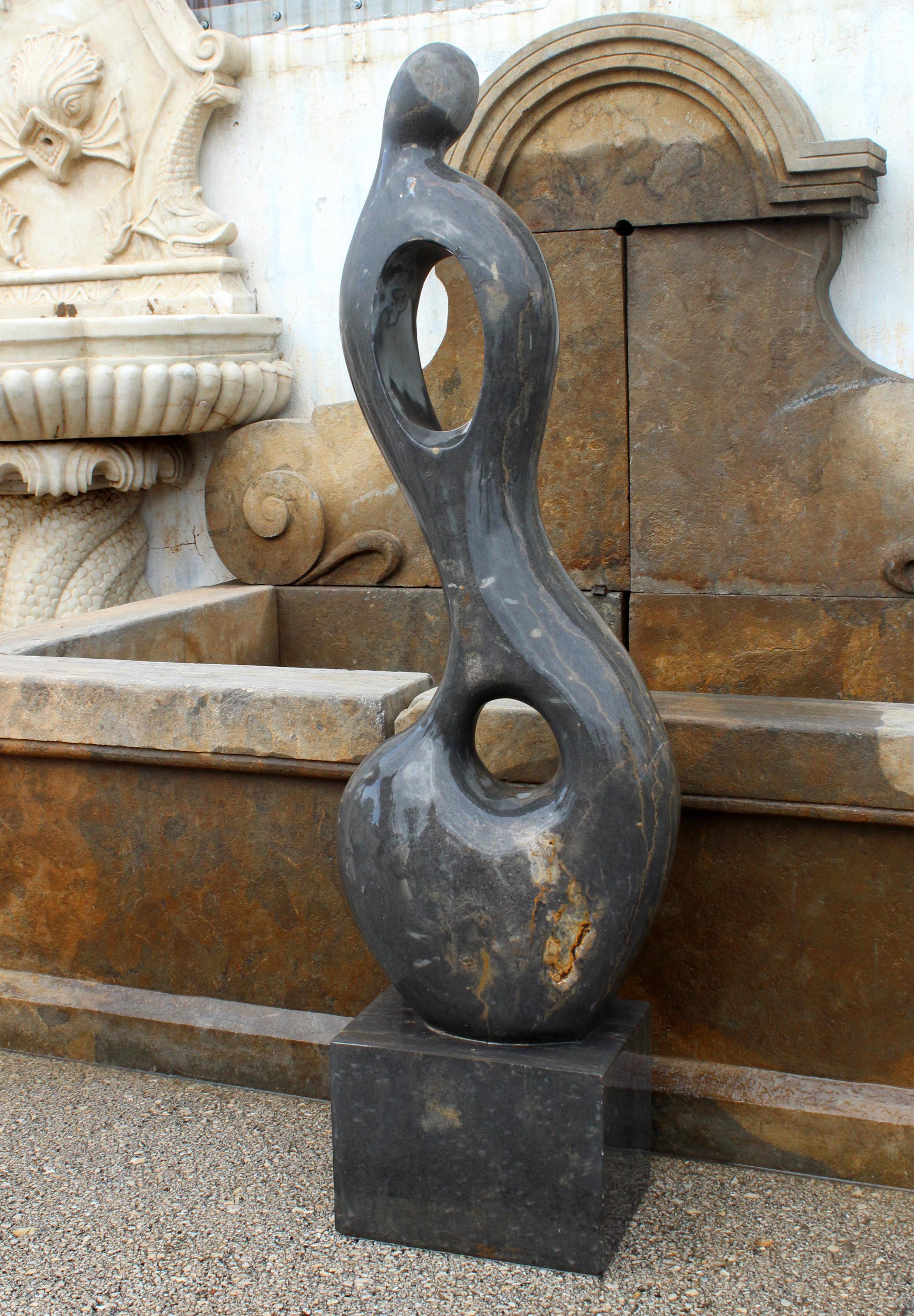 Scultura moderna e lucida di donna astratta degli anni '90, scolpita a mano con marmo italiano Nero Portoro.