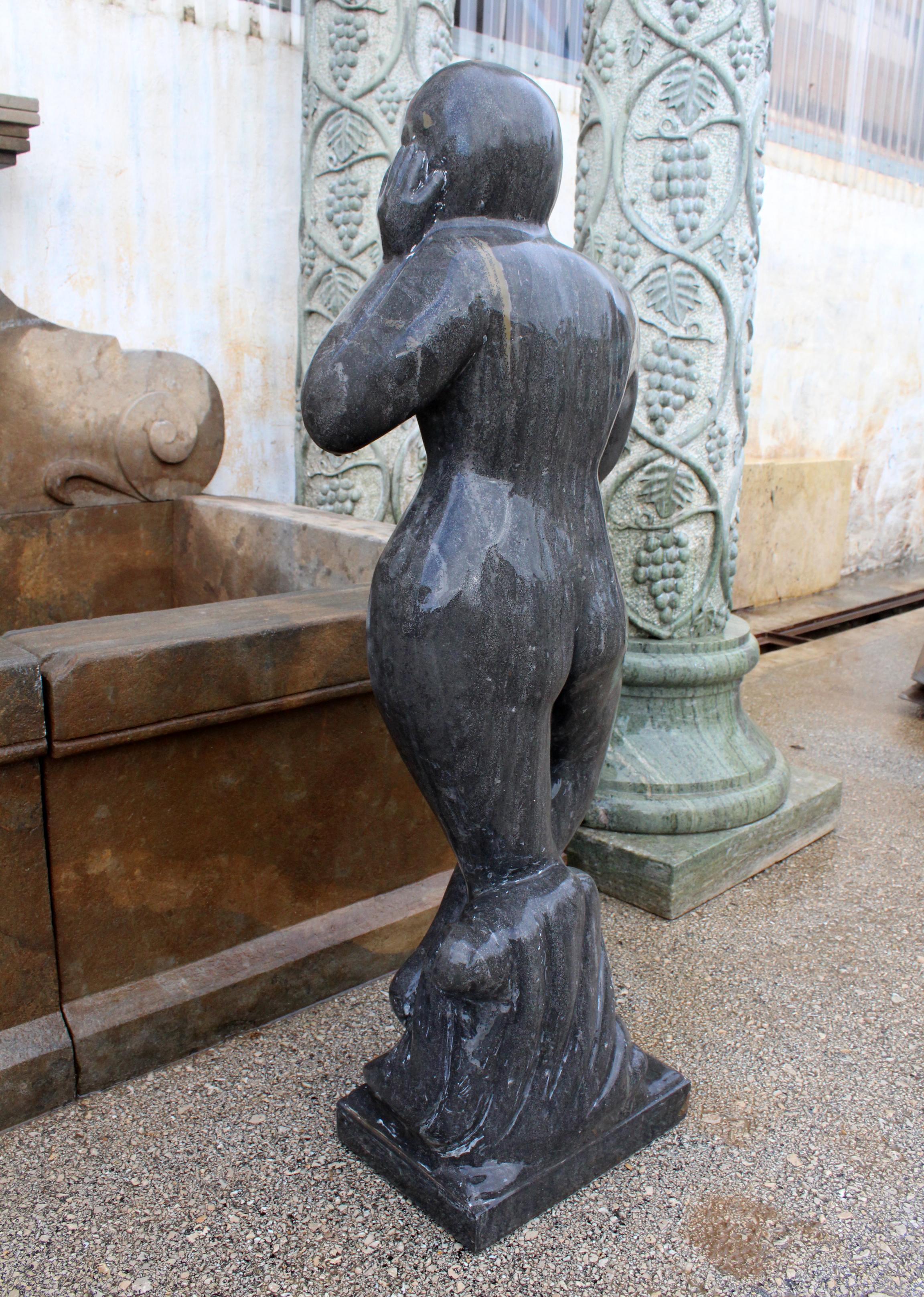 Sculpture moderne et polie de femme figurative en marbre noir pur belge des années 1990 en vente 3