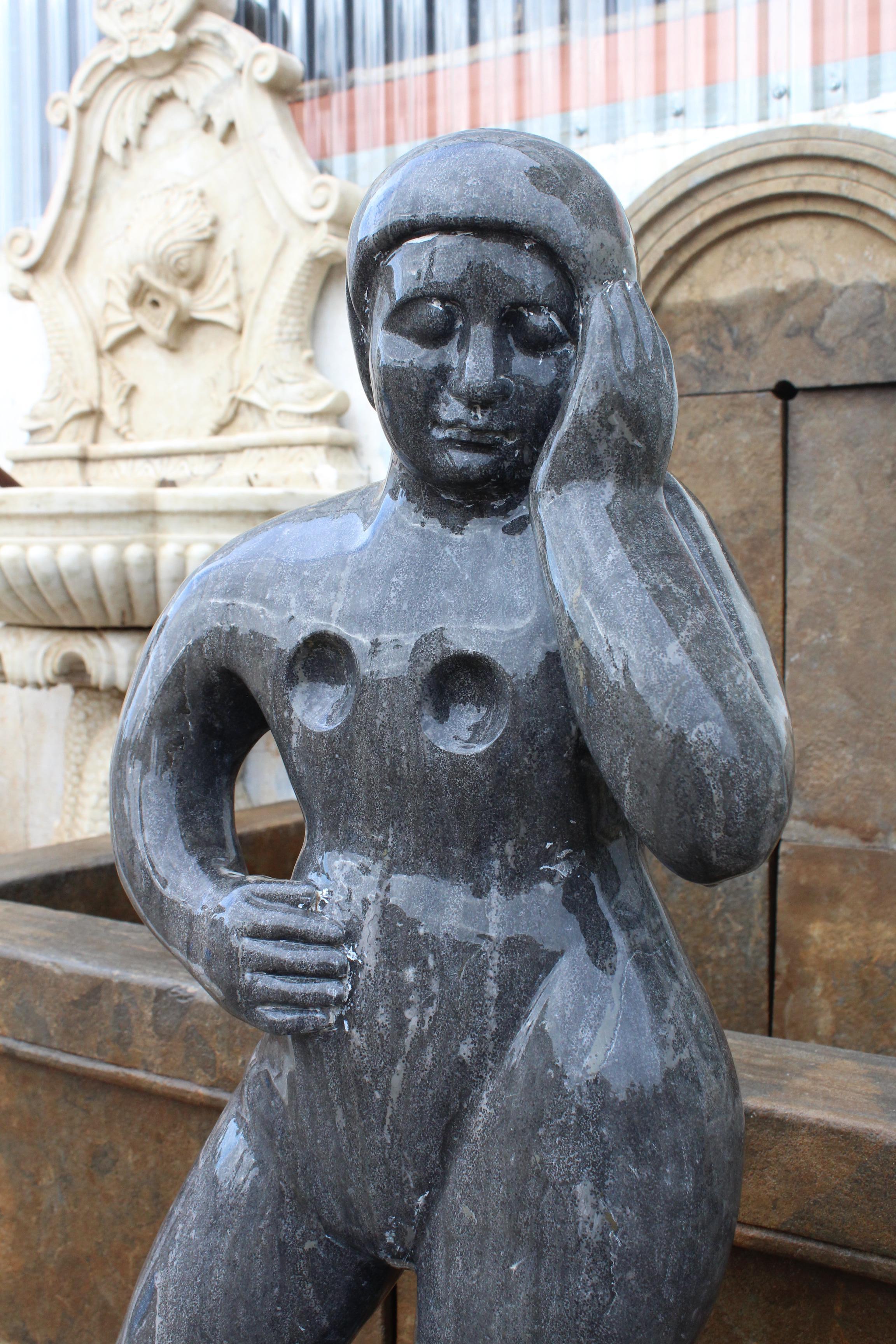 Sculpture moderne et polie de femme figurative en marbre noir pur belge des années 1990 en vente 6