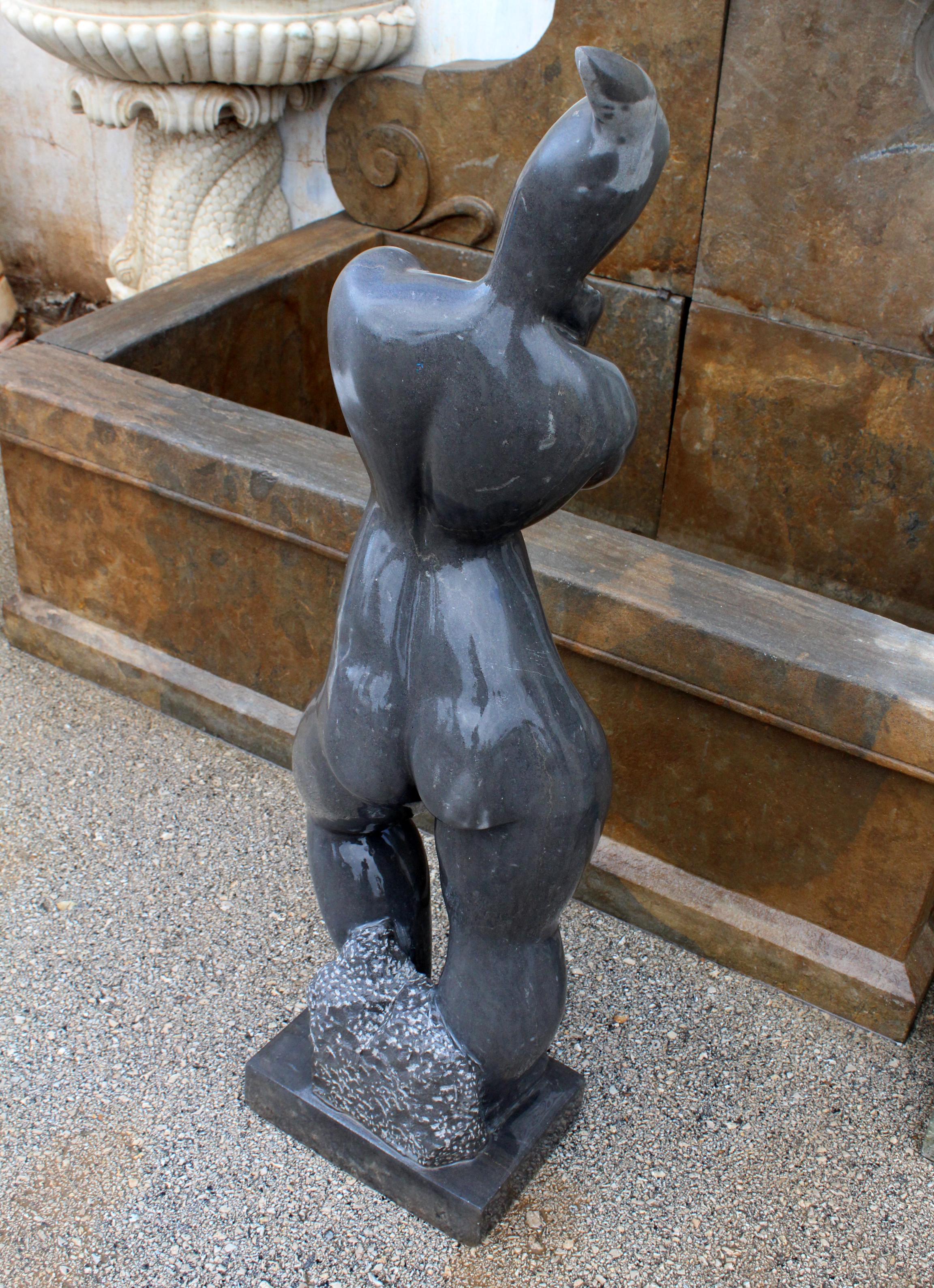 1990er Jahre Polierte moderne figürliche Frauenskulptur aus schwarzem belgischem reinen Marmor im Angebot 1