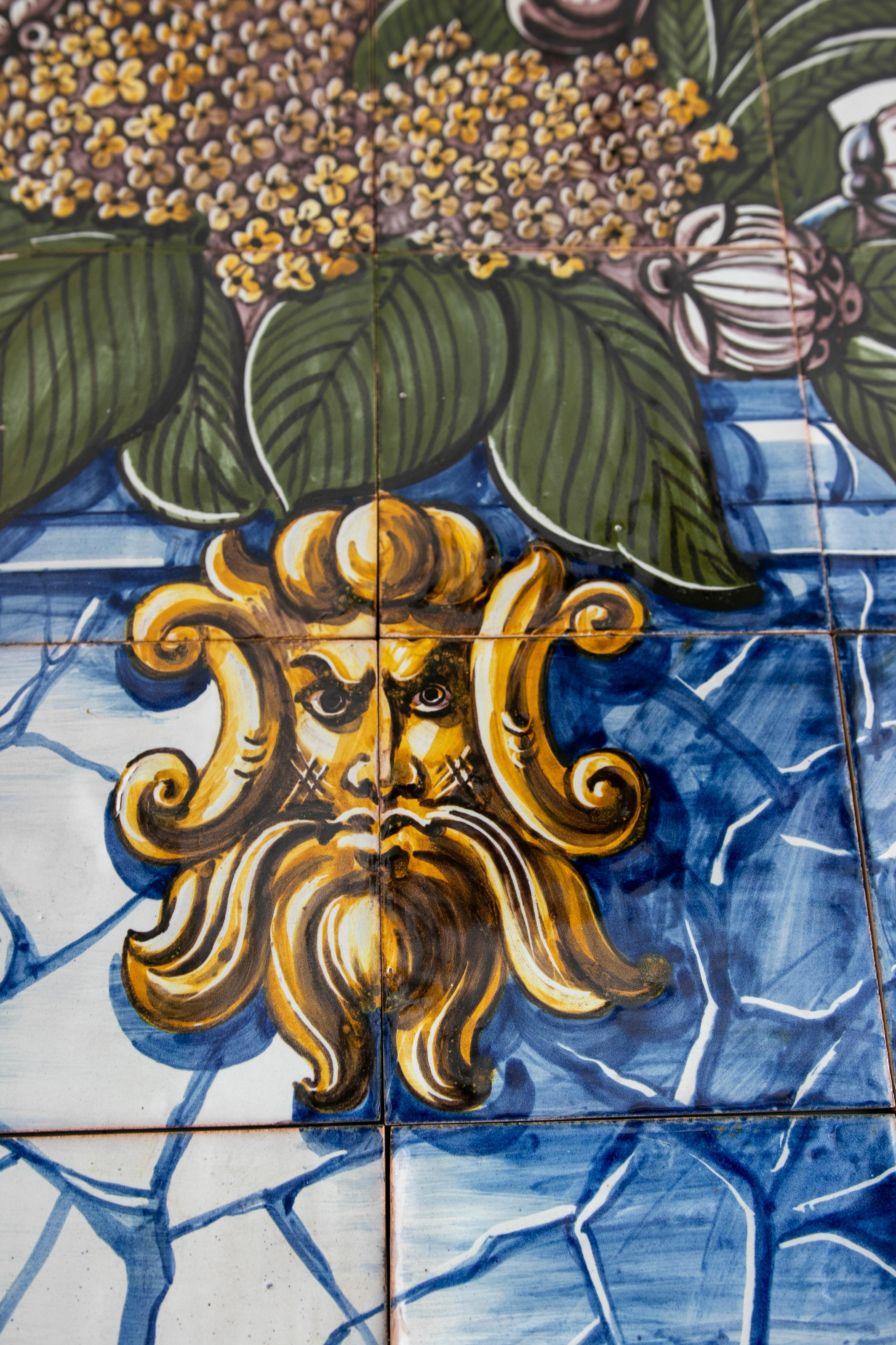 Panneau en céramique émaillée portugaise peint à la main des années 1990 avec jardinière à fleurs baroques en vente 4