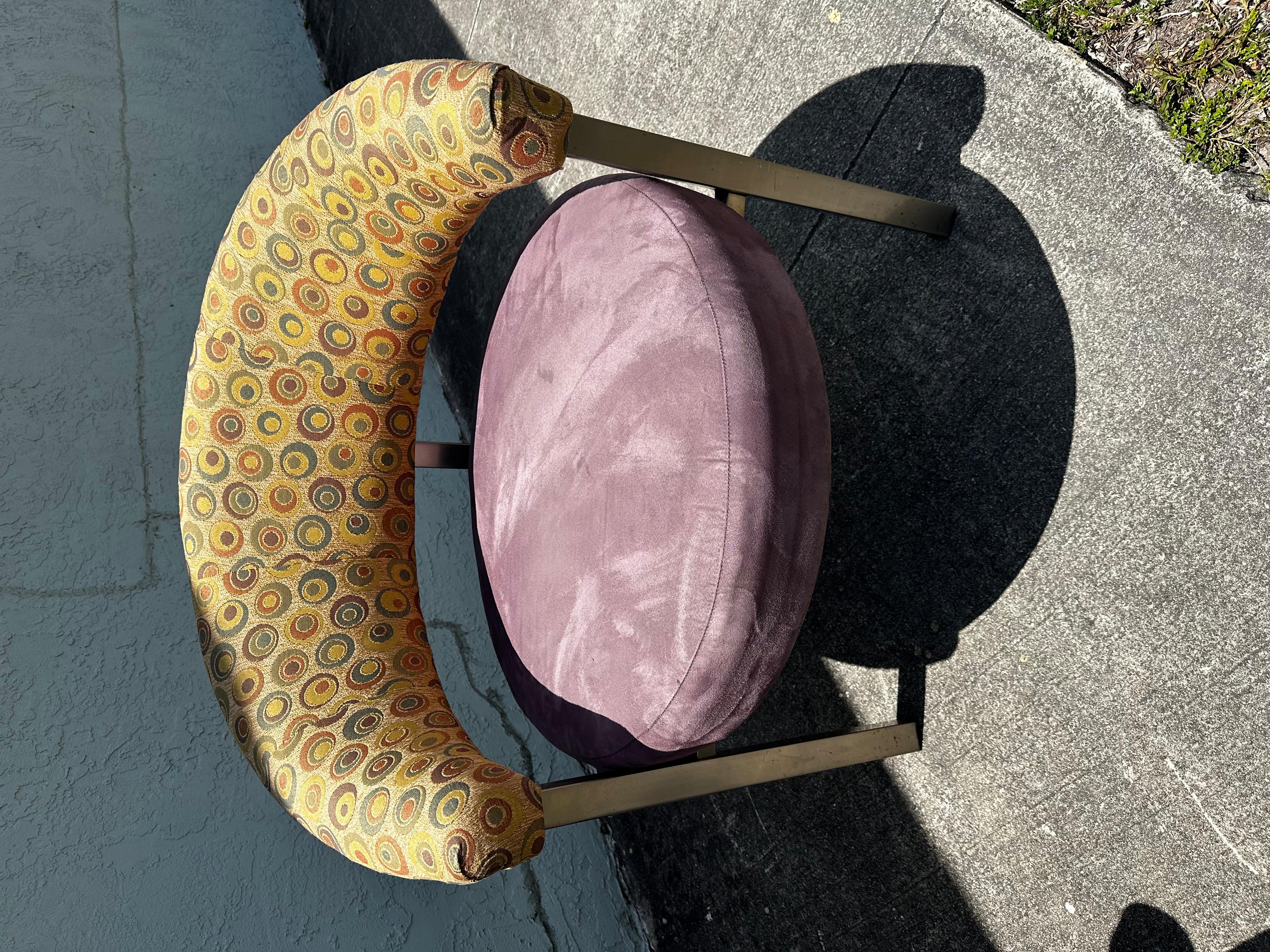1990 Post Modern Colorful Upholstered Three Leggged Barrel Chairs, Set of 2 (Chaises baril à trois pieds tapissées, ensemble de 2) en vente 5