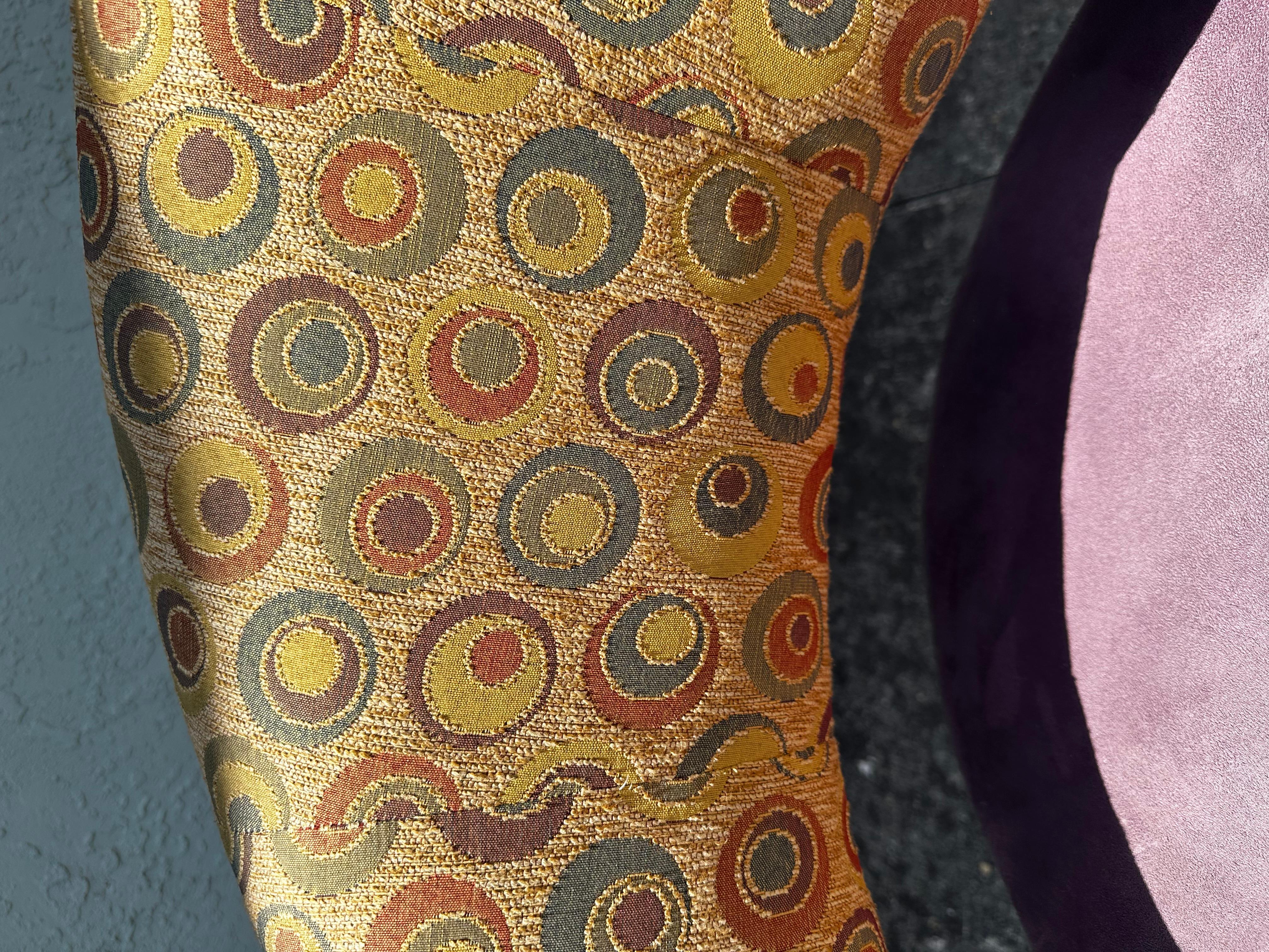 1990 Post Modern Colorful Upholstered Three Leggged Barrel Chairs, Set of 2 (Chaises baril à trois pieds tapissées, ensemble de 2) en vente 6