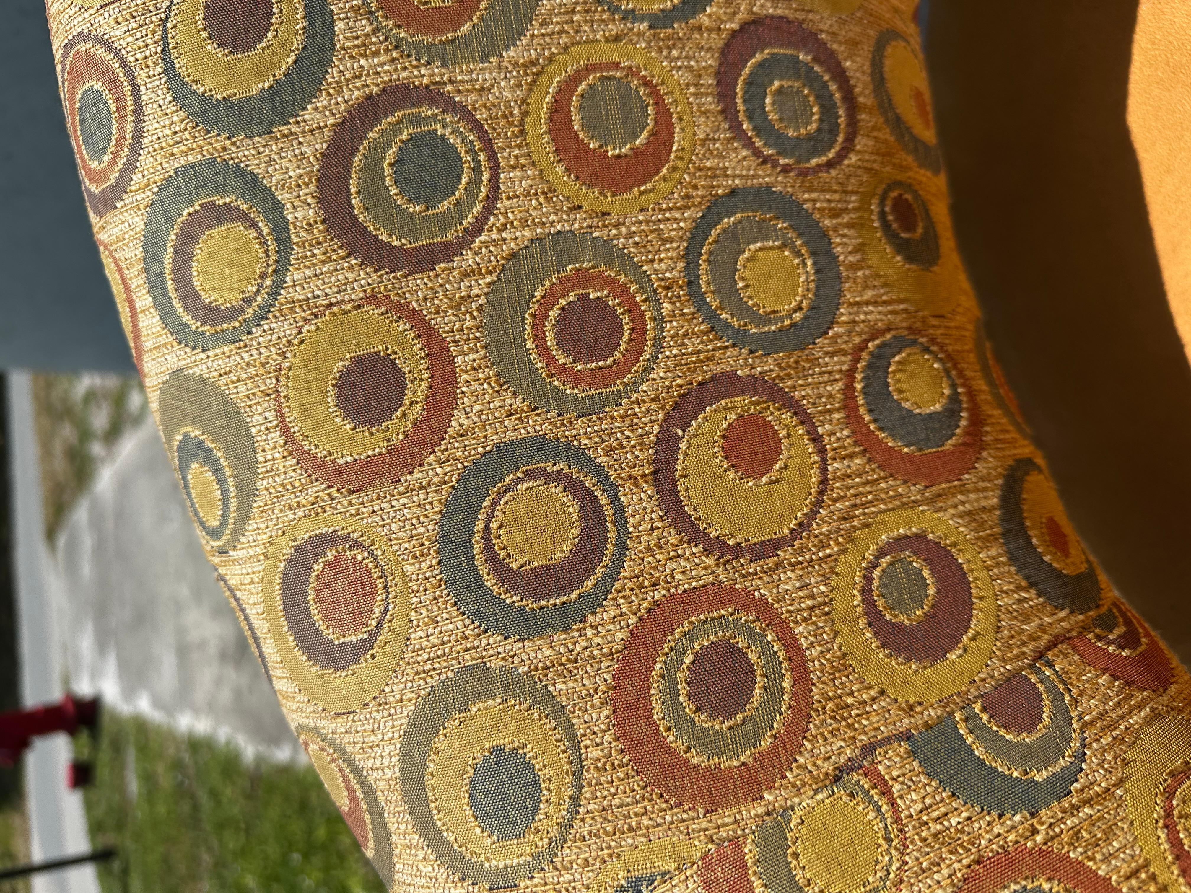 1990 Post Modern Colorful Upholstered Three Leggged Barrel Chairs, Set of 2 (Chaises baril à trois pieds tapissées, ensemble de 2) en vente 7