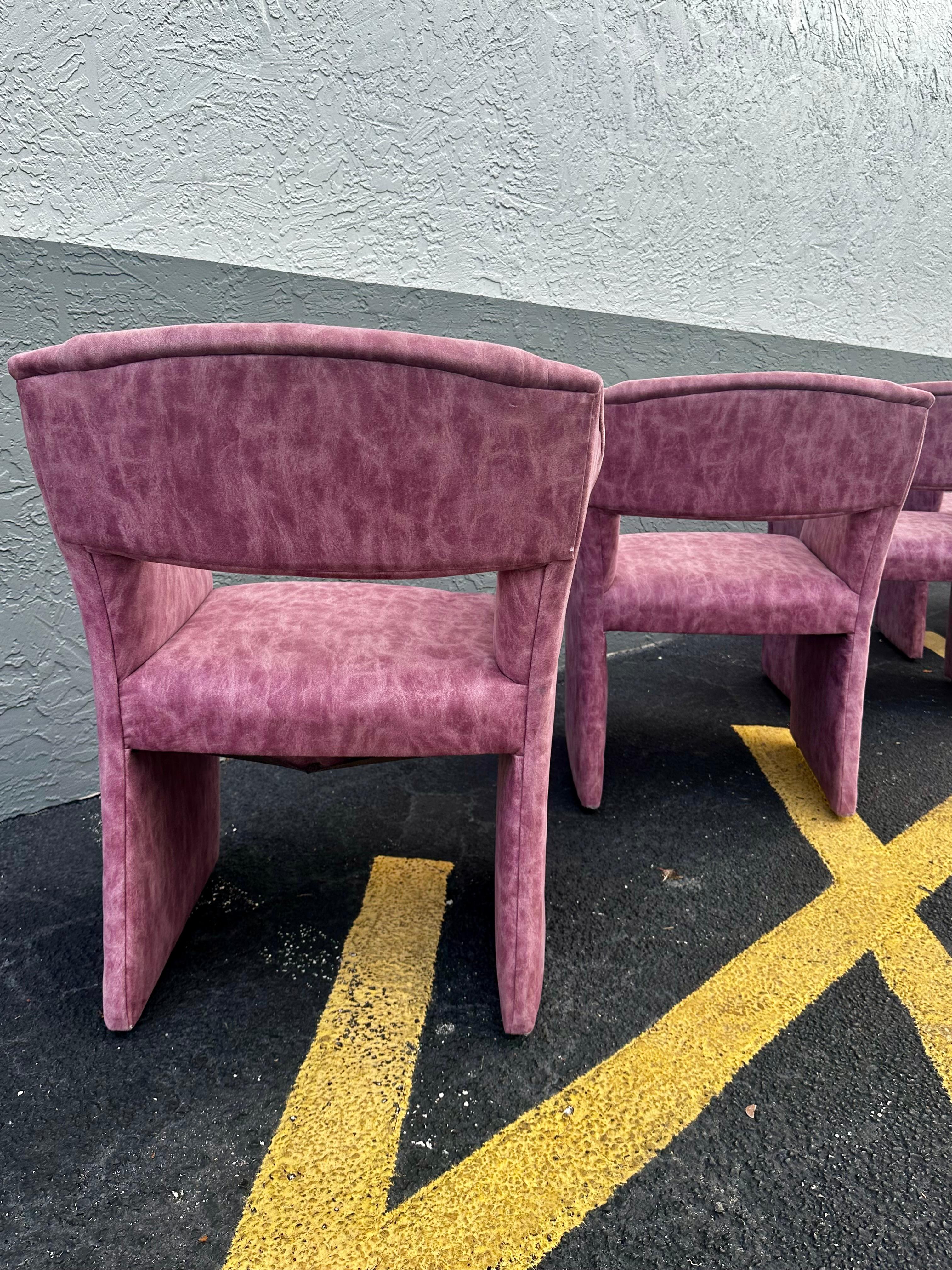 1990 Post Modern Muave Sculptural Dining Chairs, Set of 5 Castors en vente 5
