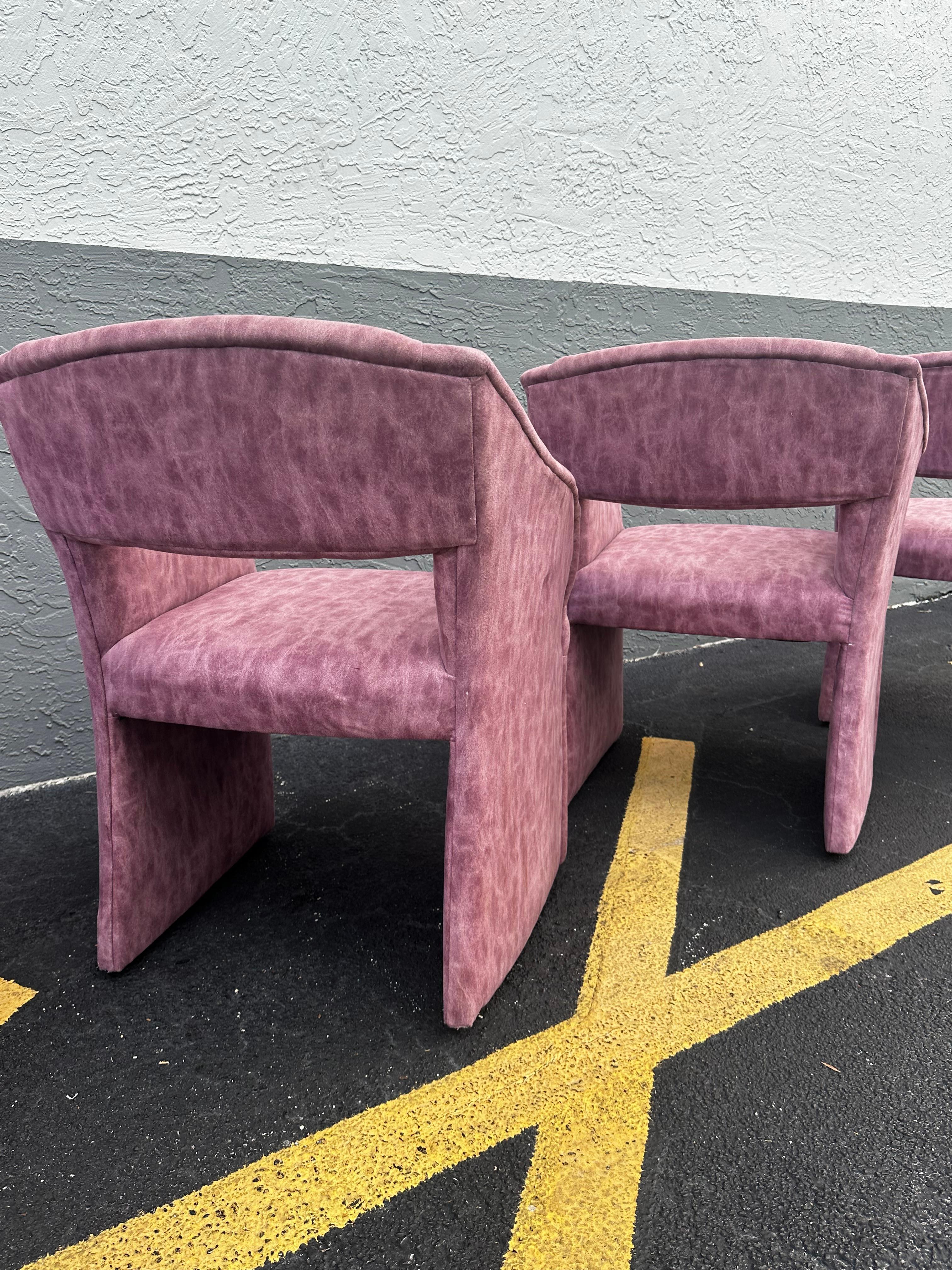 1990 Post Modern Muave Sculptural Dining Chairs, Set of 5 Castors en vente 6