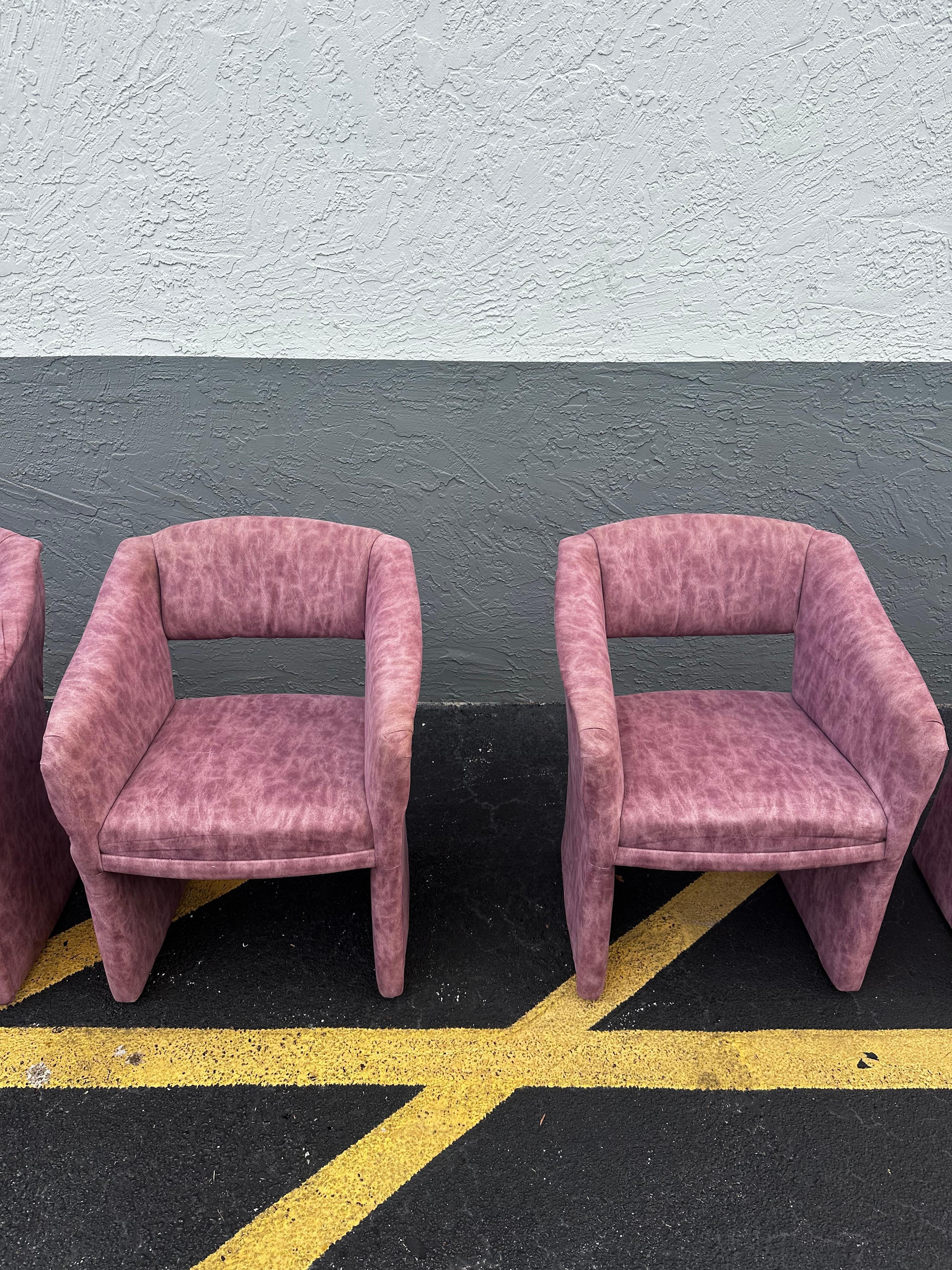 1990 Post Modern Muave Sculptural Dining Chairs, Set of 5 Castors Bon état - En vente à Fort Lauderdale, FL