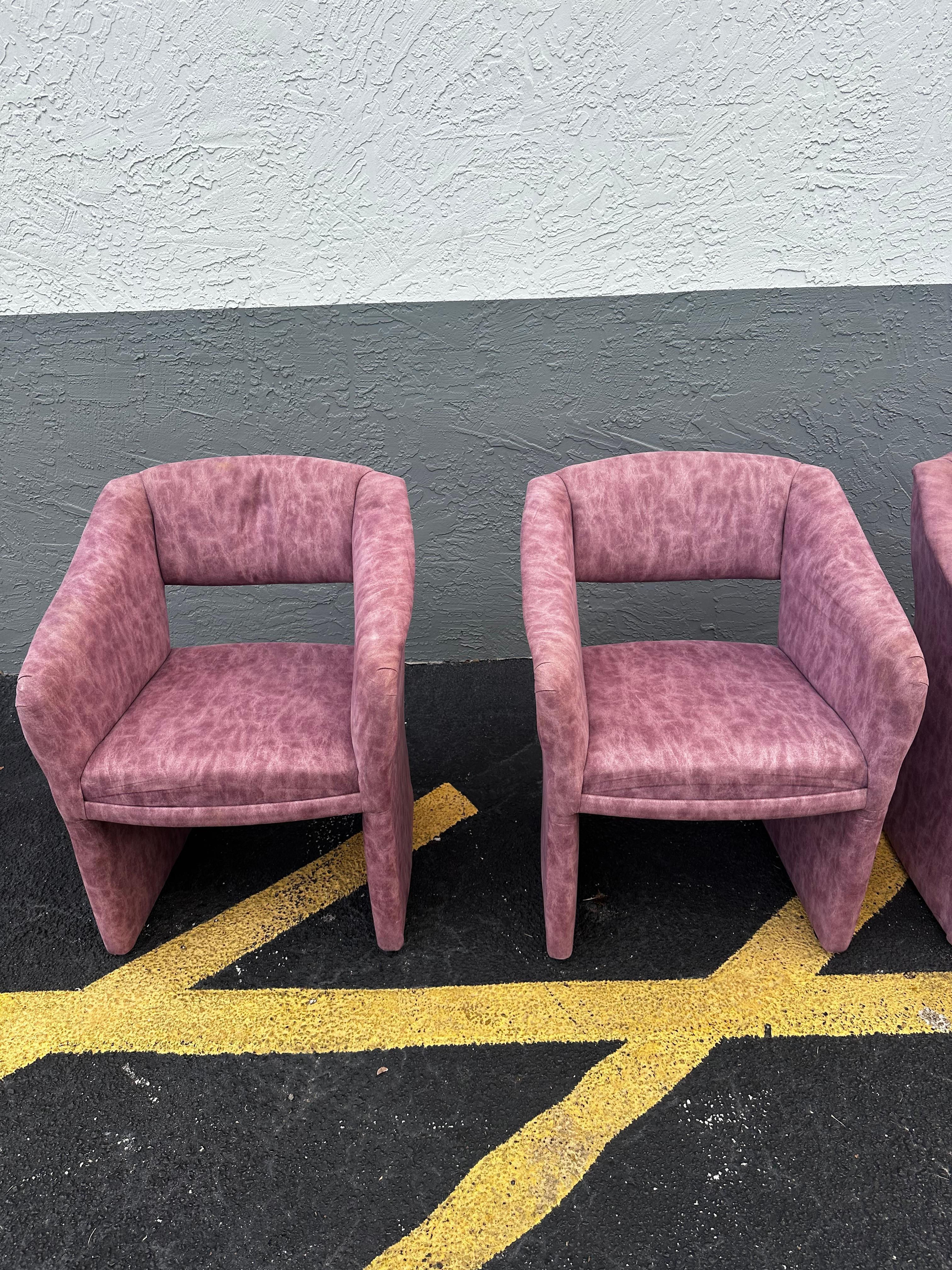 Fin du 20e siècle 1990 Post Modern Muave Sculptural Dining Chairs, Set of 5 Castors en vente