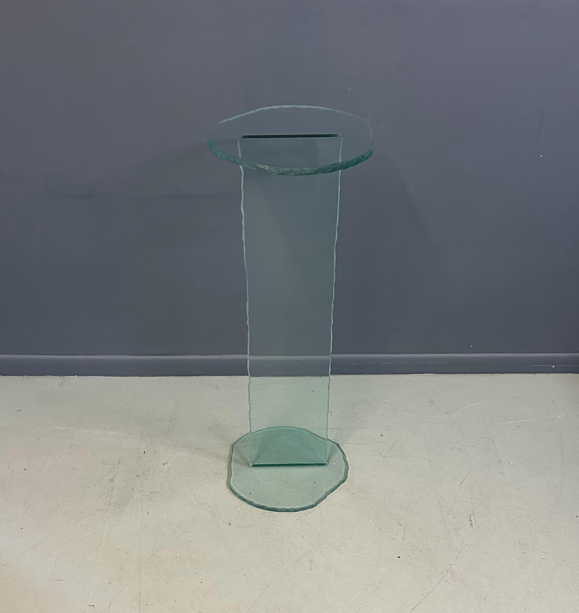 1990s Post Modern Rough Edge Glass Pedestal Posmoderno en venta
