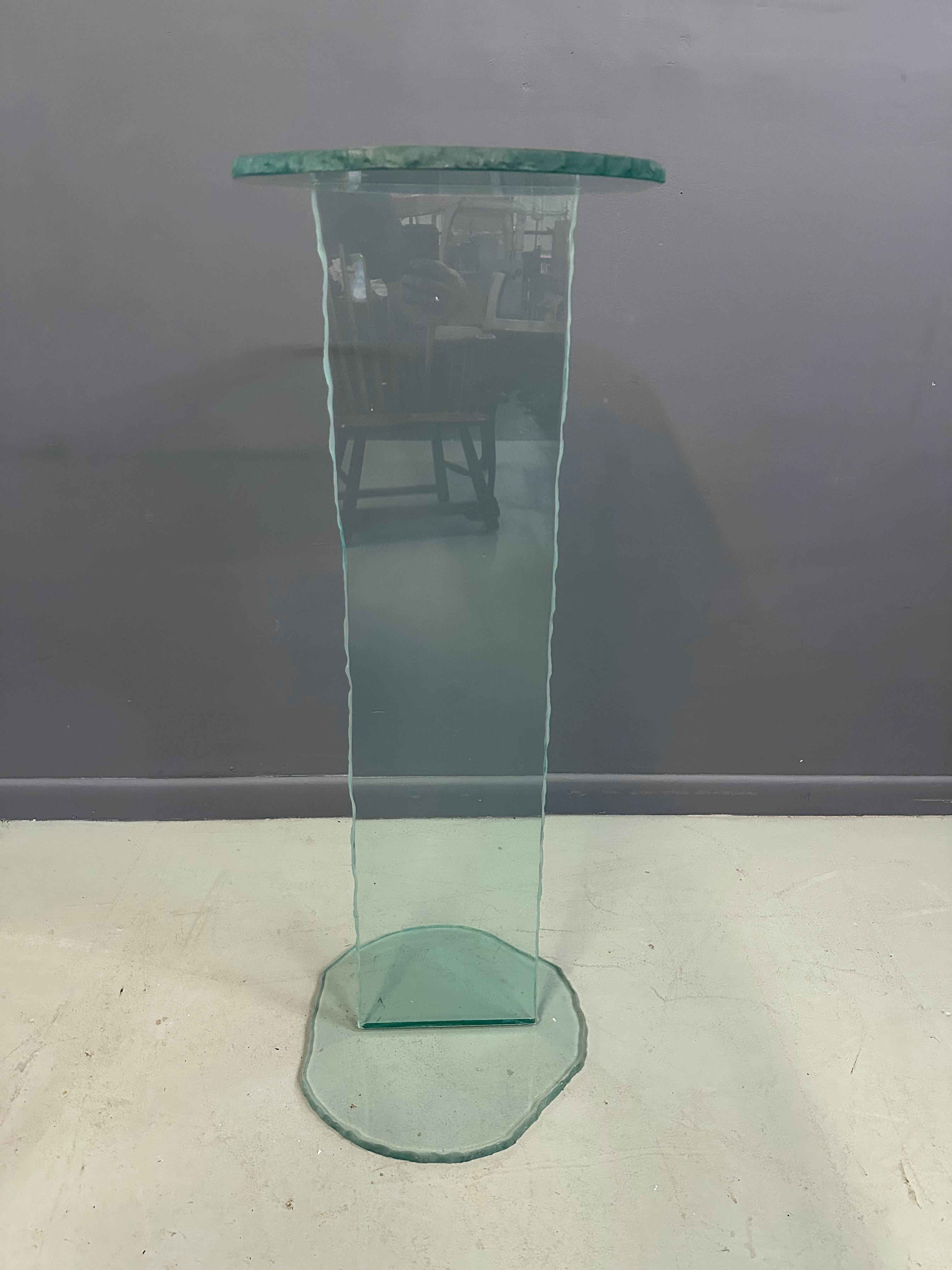 1990s Post Modern Rough Edge Glass Pedestal en Bueno estado para la venta en Philadelphia, PA