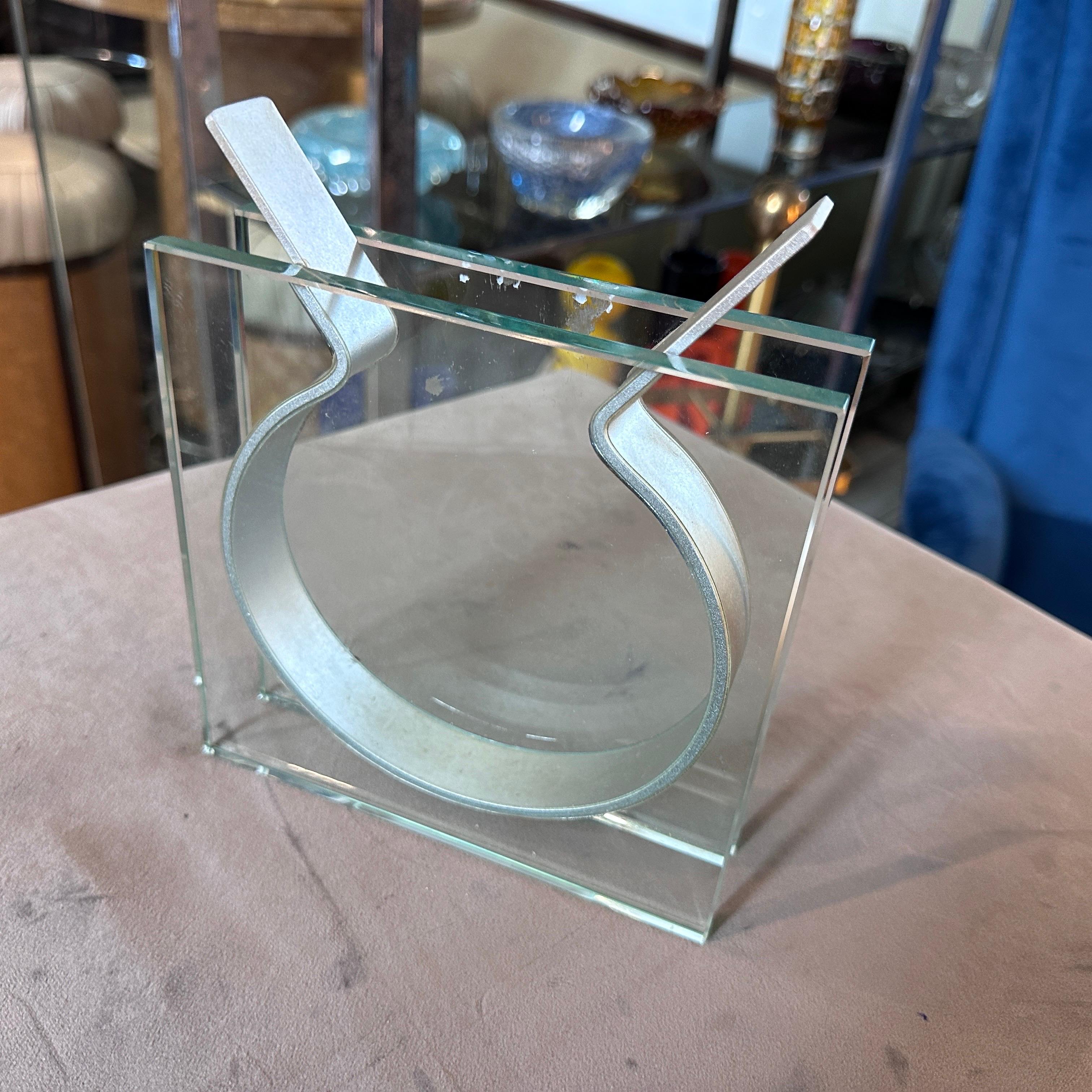 20ième siècle Vase de design italien en verre et métal post-moderne des années 1990 en vente