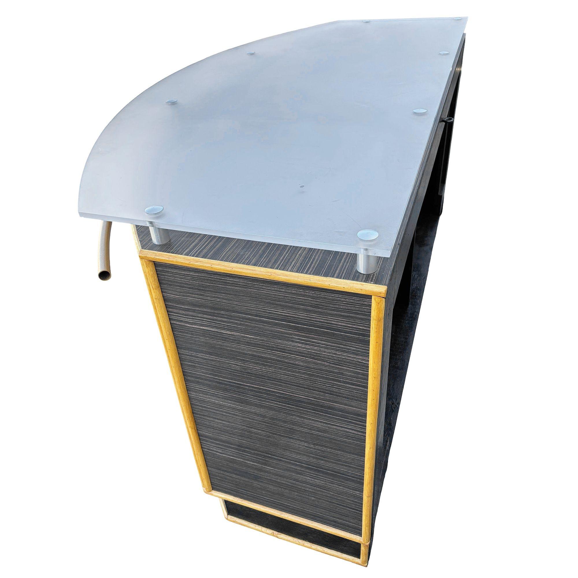 1990s Postmodern Dry Bar w/ Plexiglass Top & Rattan Borders In Excellent Condition For Sale In Van Nuys, CA