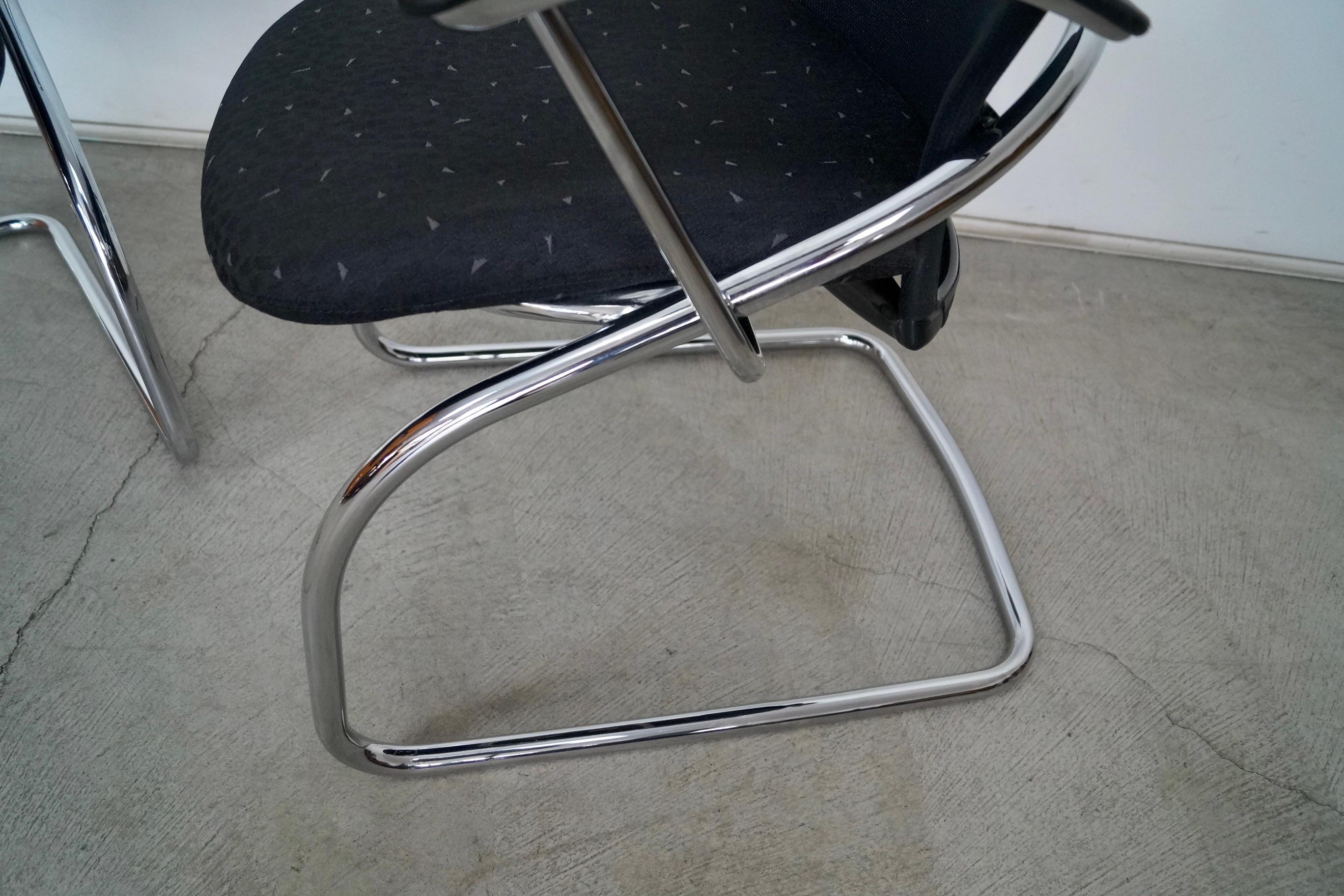 Paire de fauteuils luge postmodernes en chrome allemand des années 1990 en vente 11