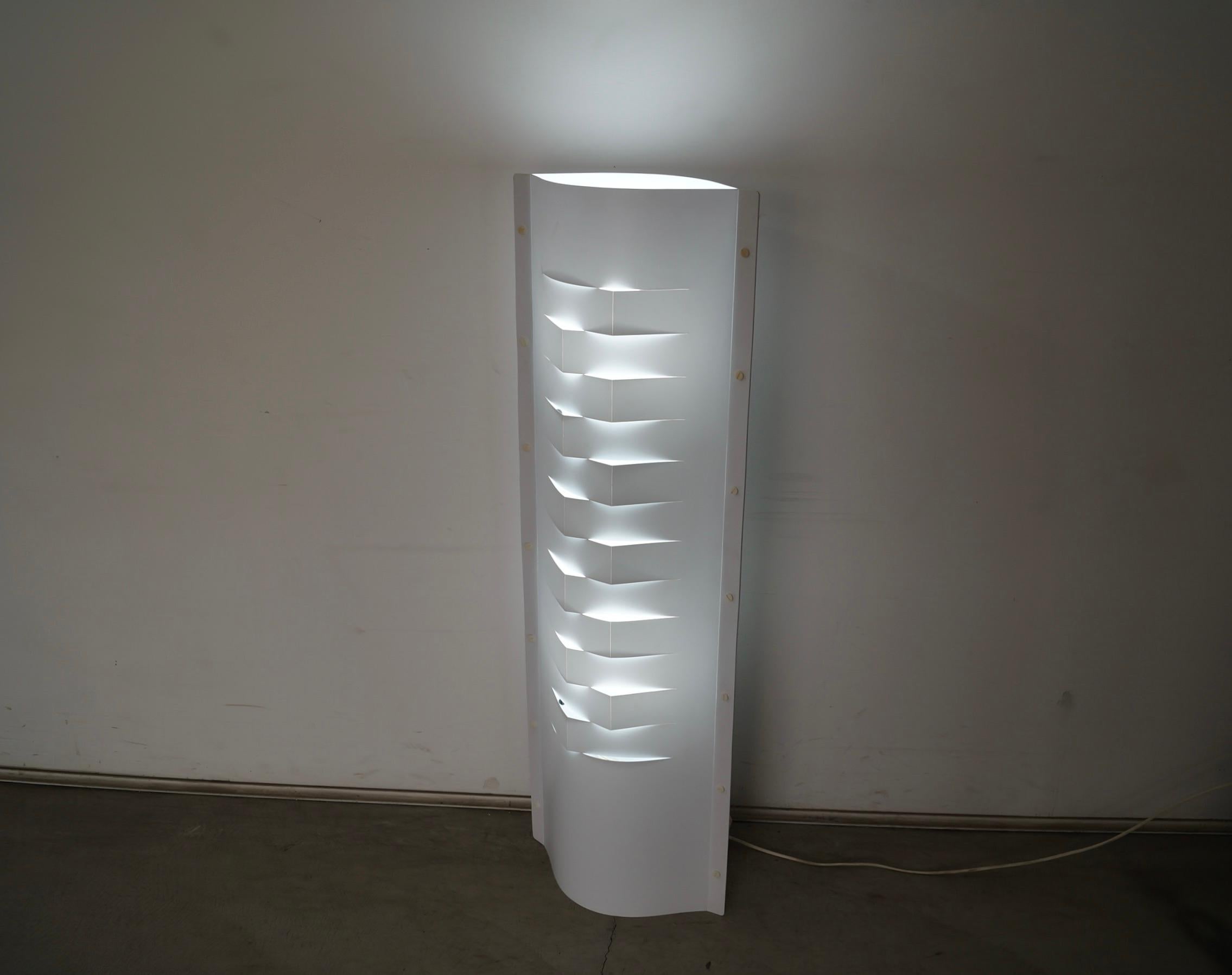 Lampada da terra postmoderna di design italiano degli anni '90 di Slamp in vendita 10