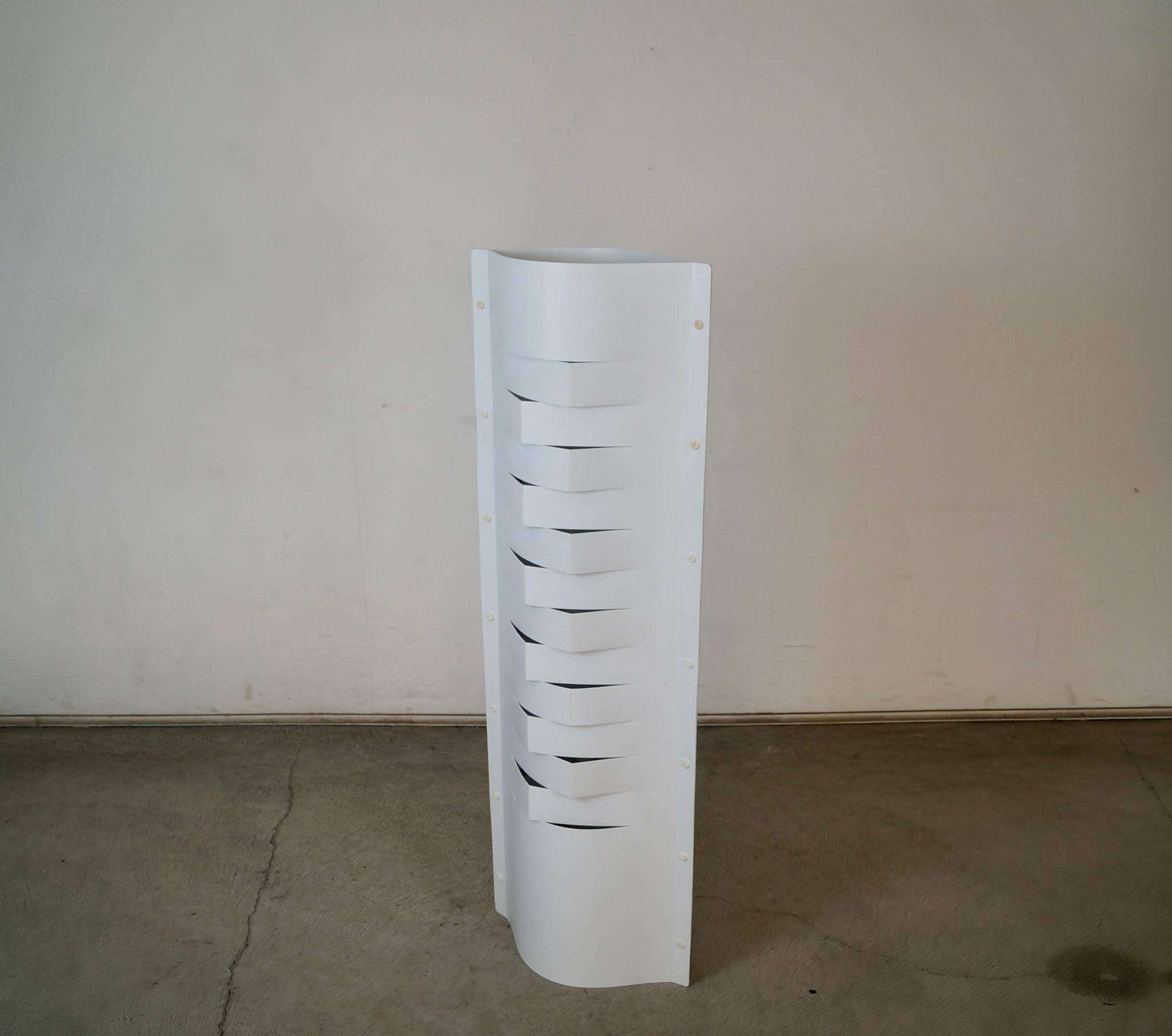 Italiano Lampada da terra postmoderna di design italiano degli anni '90 di Slamp in vendita
