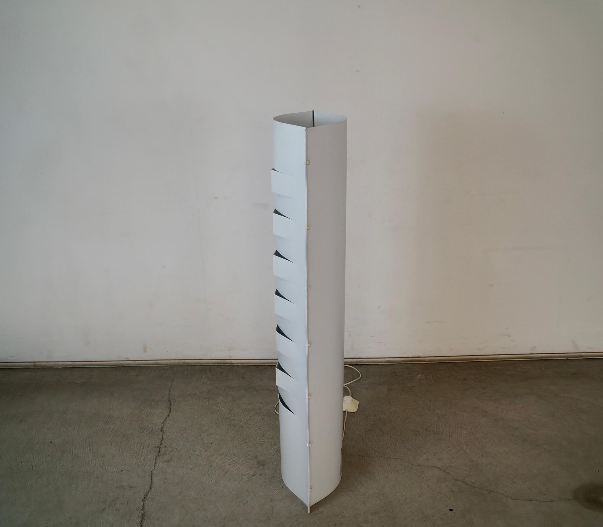 Fine XX secolo Lampada da terra postmoderna di design italiano degli anni '90 di Slamp in vendita