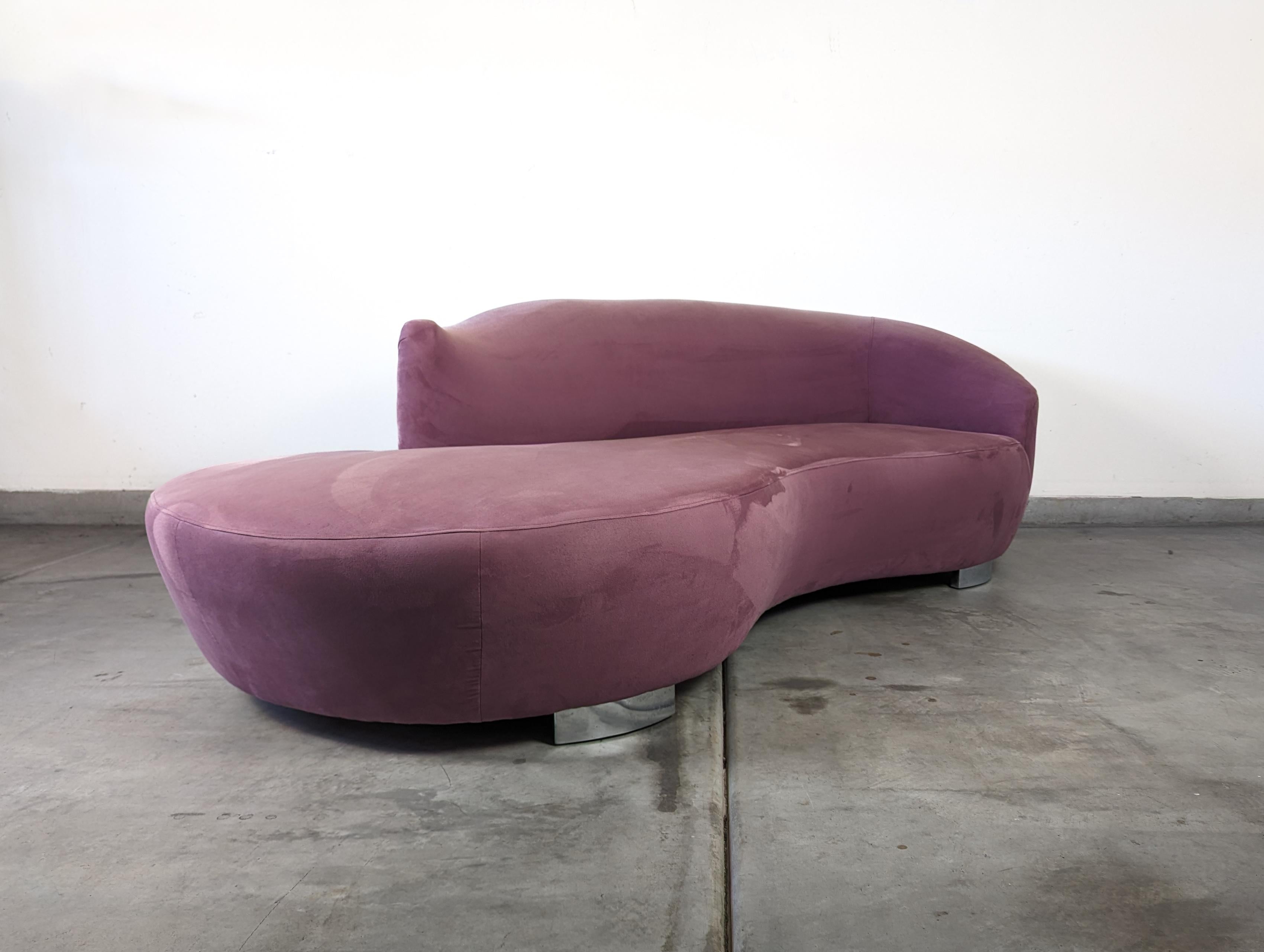 Late 20th Century 1990s Postmodern Mauve Pink Serpentine Cloud Sofa